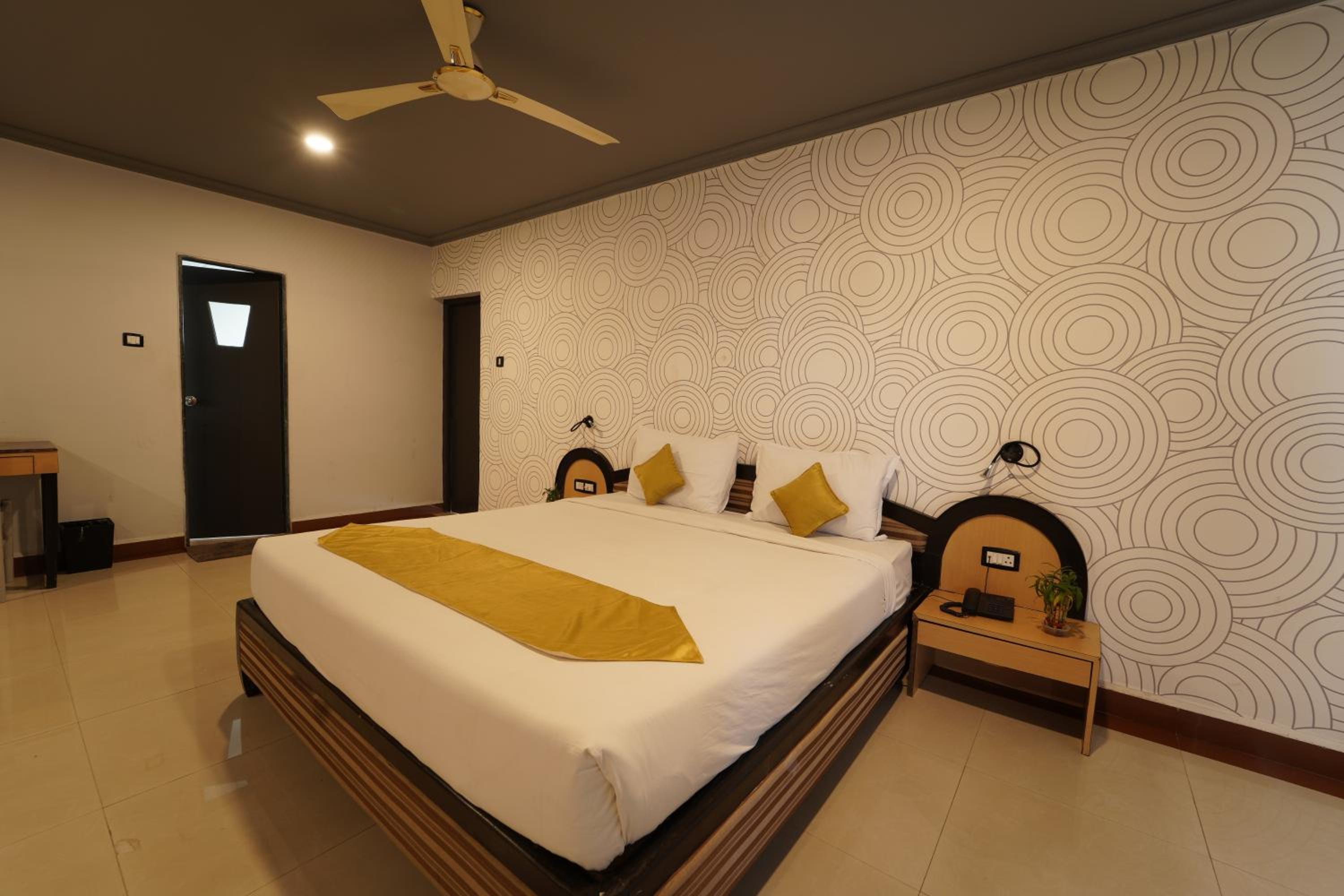 Deluxe Double or Twin Room with Balcony - Photo 16