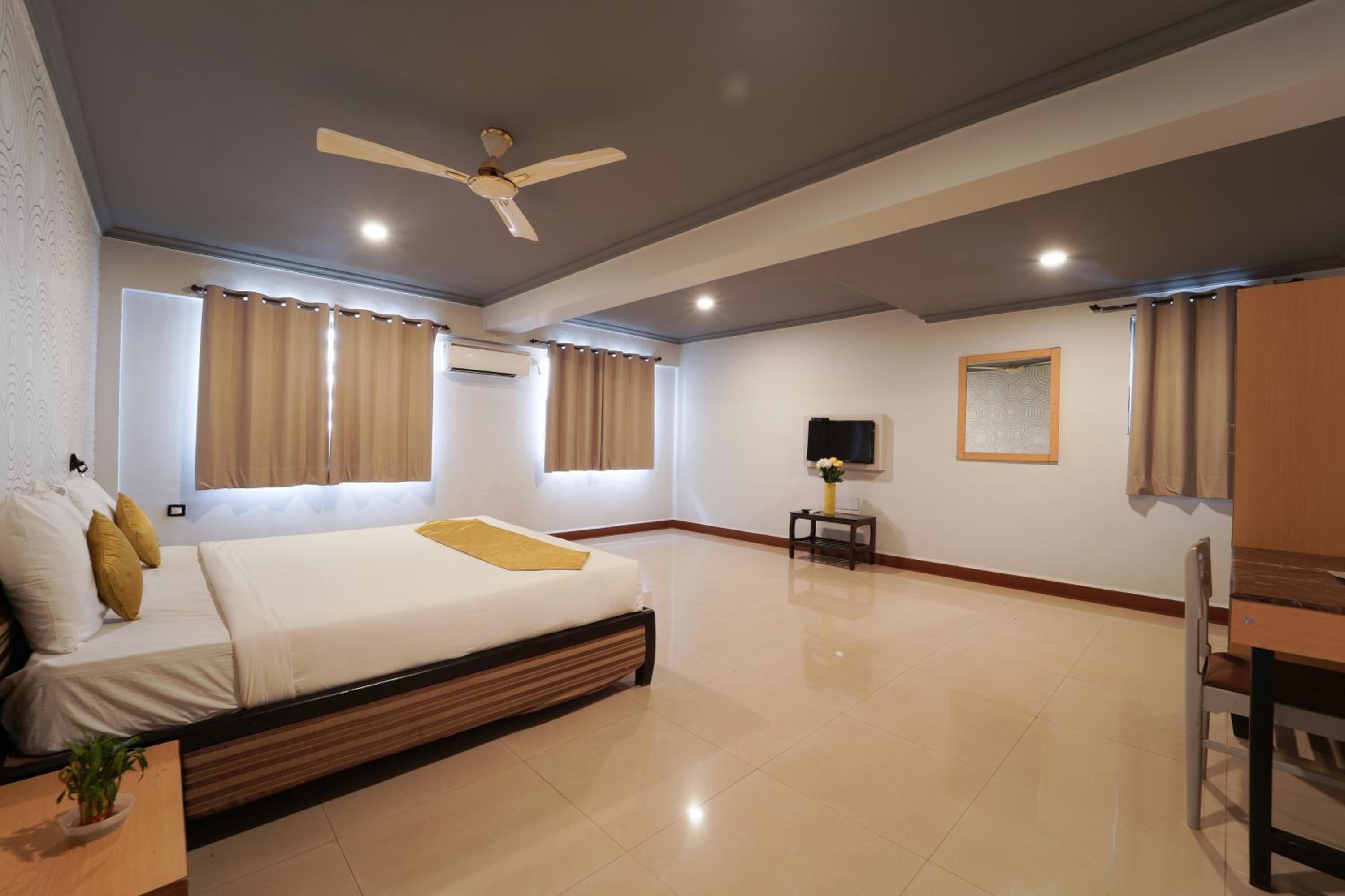 Deluxe Double or Twin Room with Balcony - Photo 17