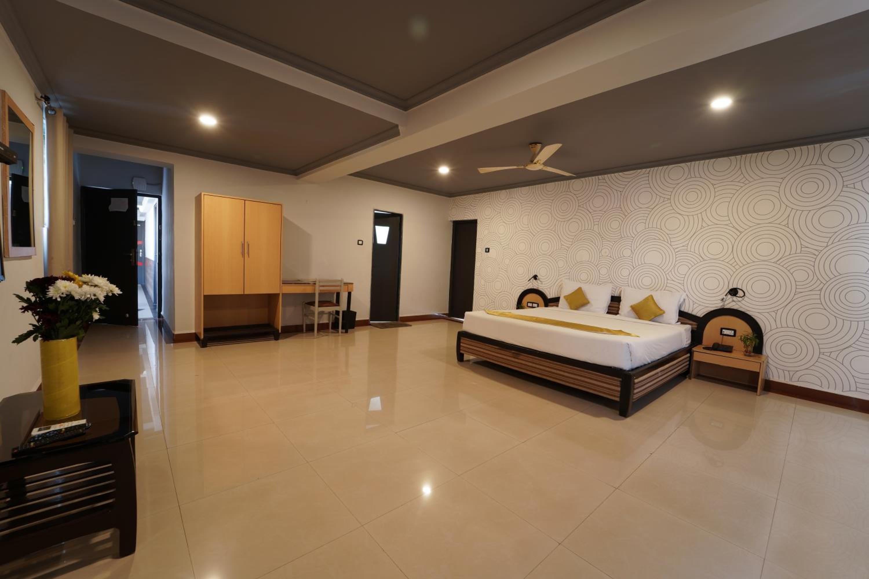 Deluxe Double or Twin Room with Balcony - Photo 20