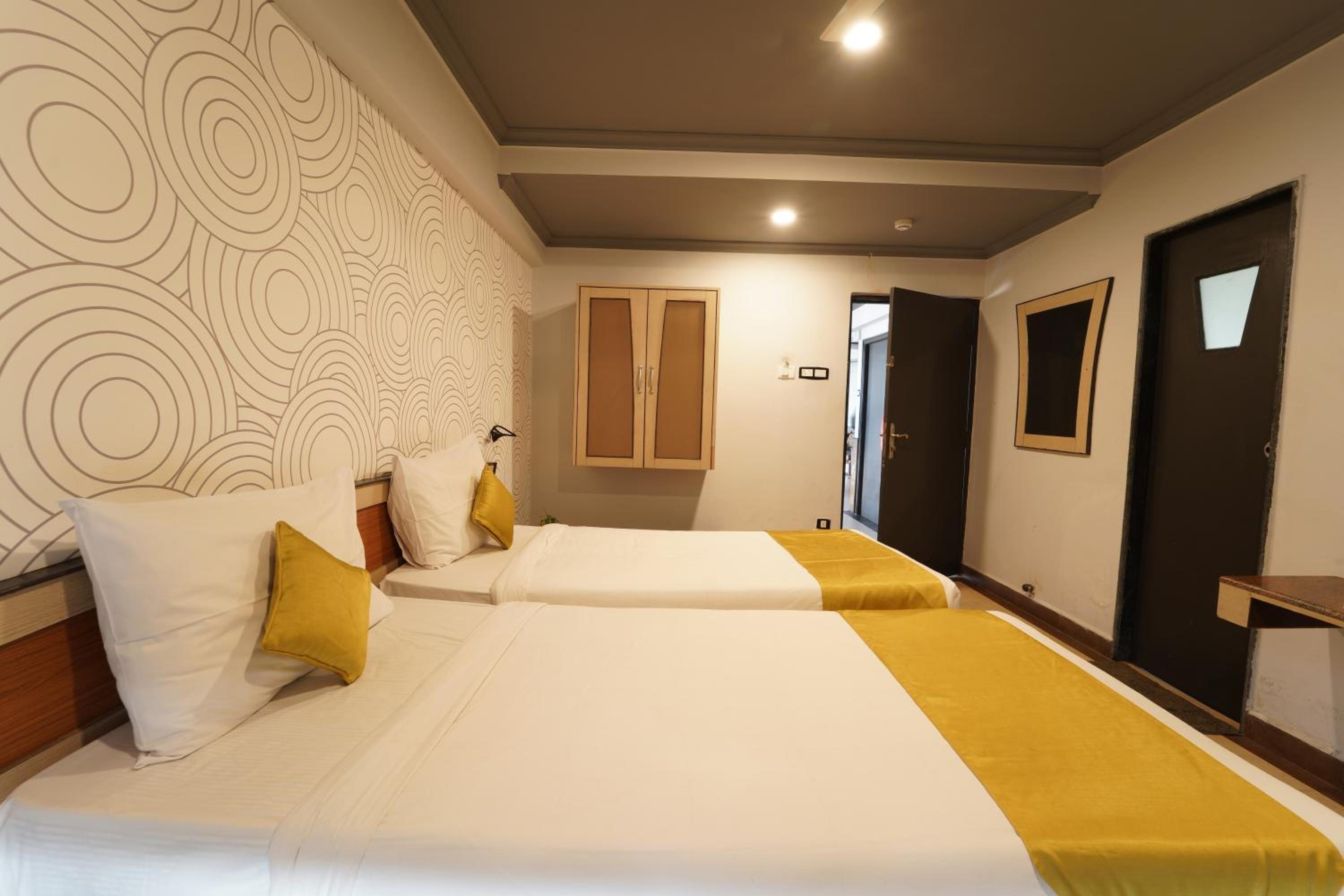 Standard Double Room - Photo 15