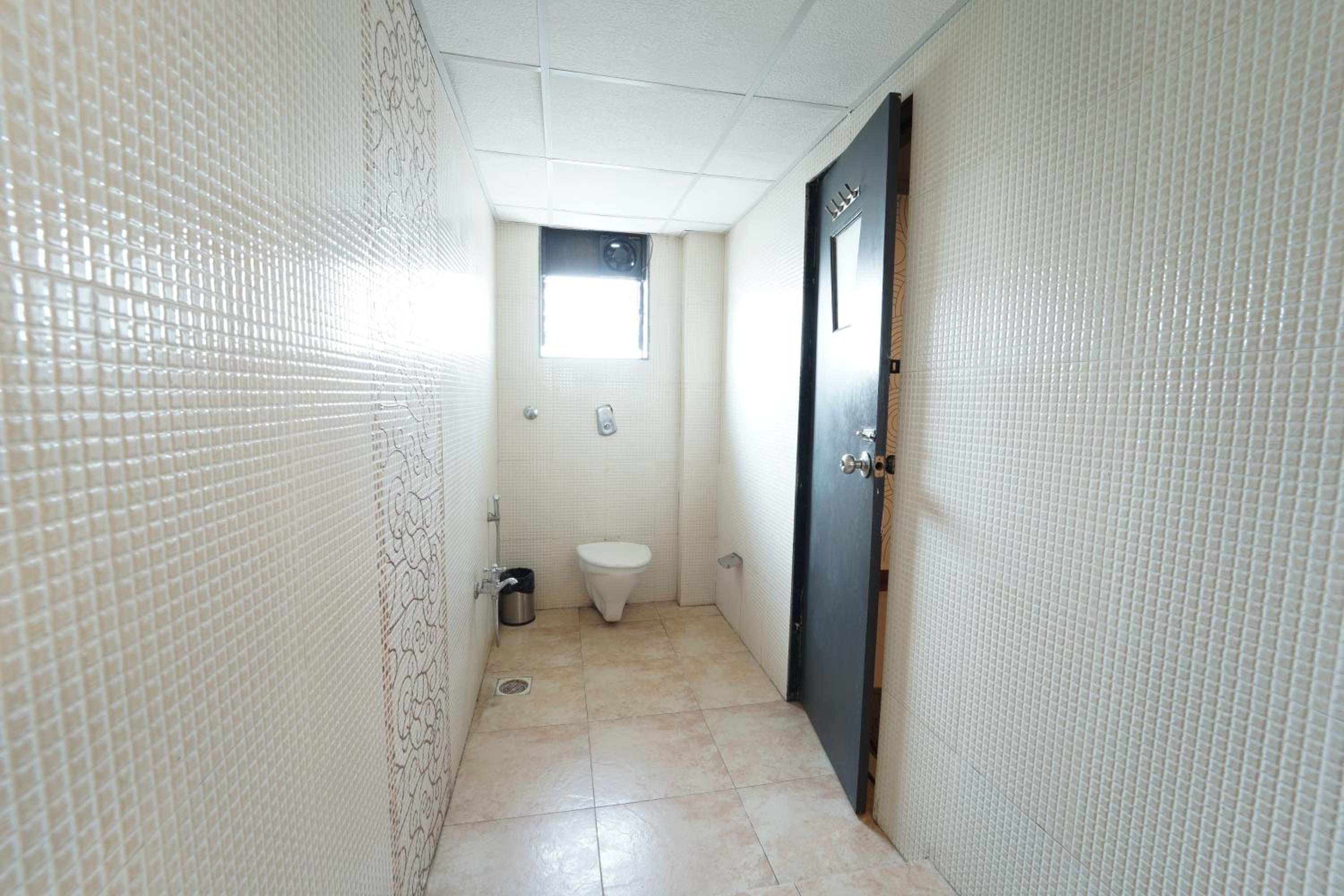 Deluxe Double or Twin Room with Balcony - Photo 8