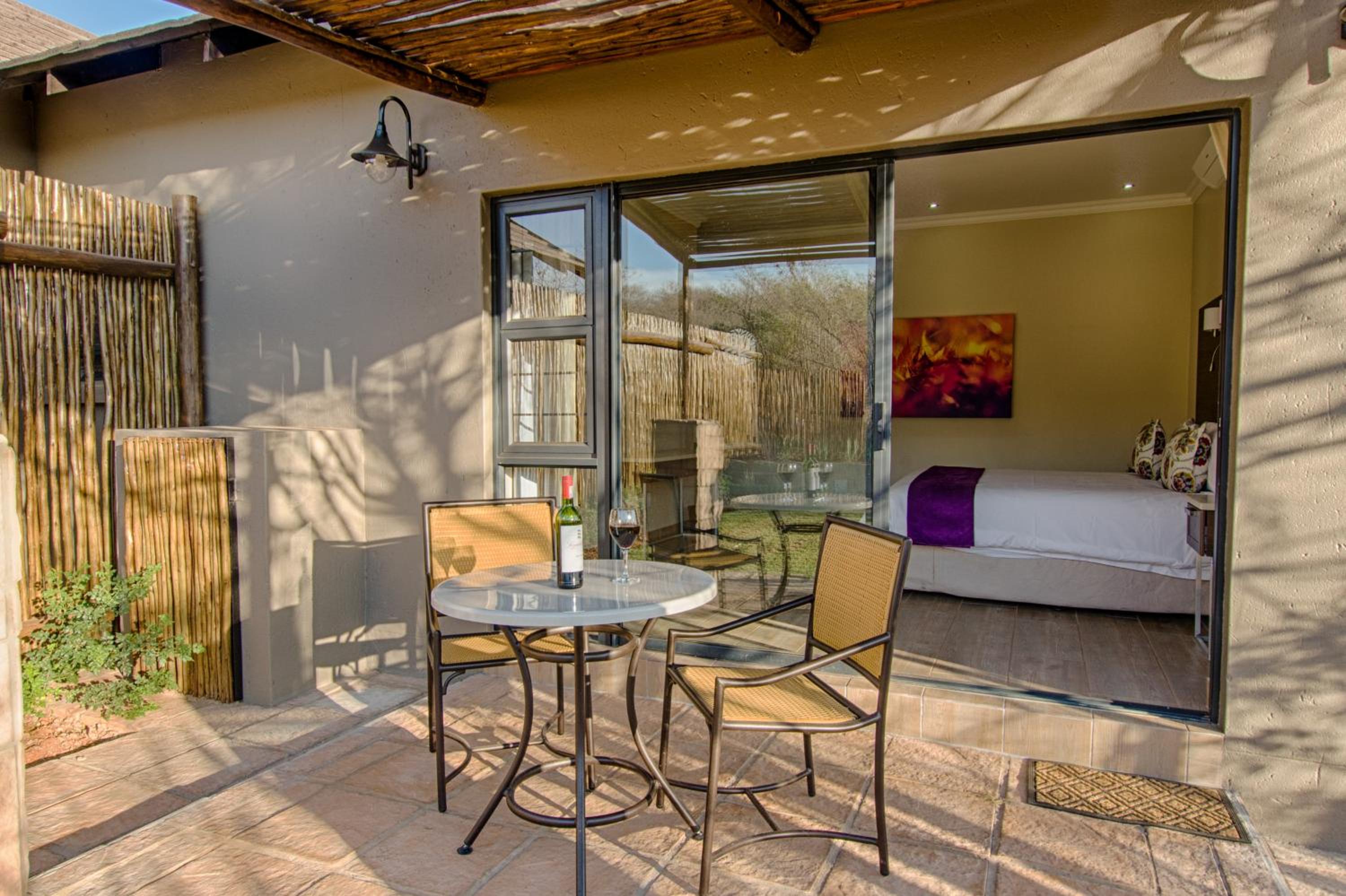 Four-Bedroom House with Private Splash Pool photo 2