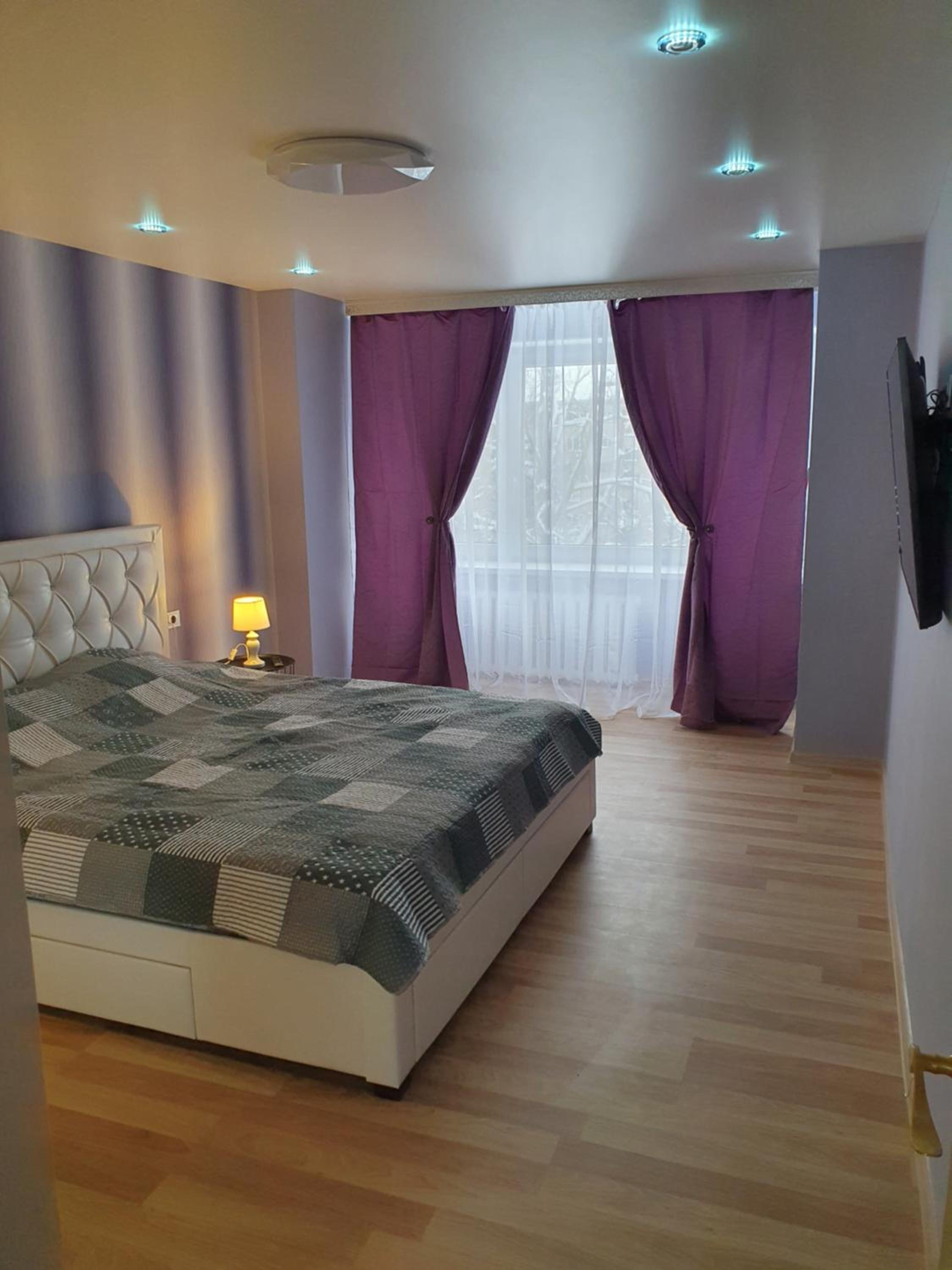 One-Bedroom Apartment - Photo 1