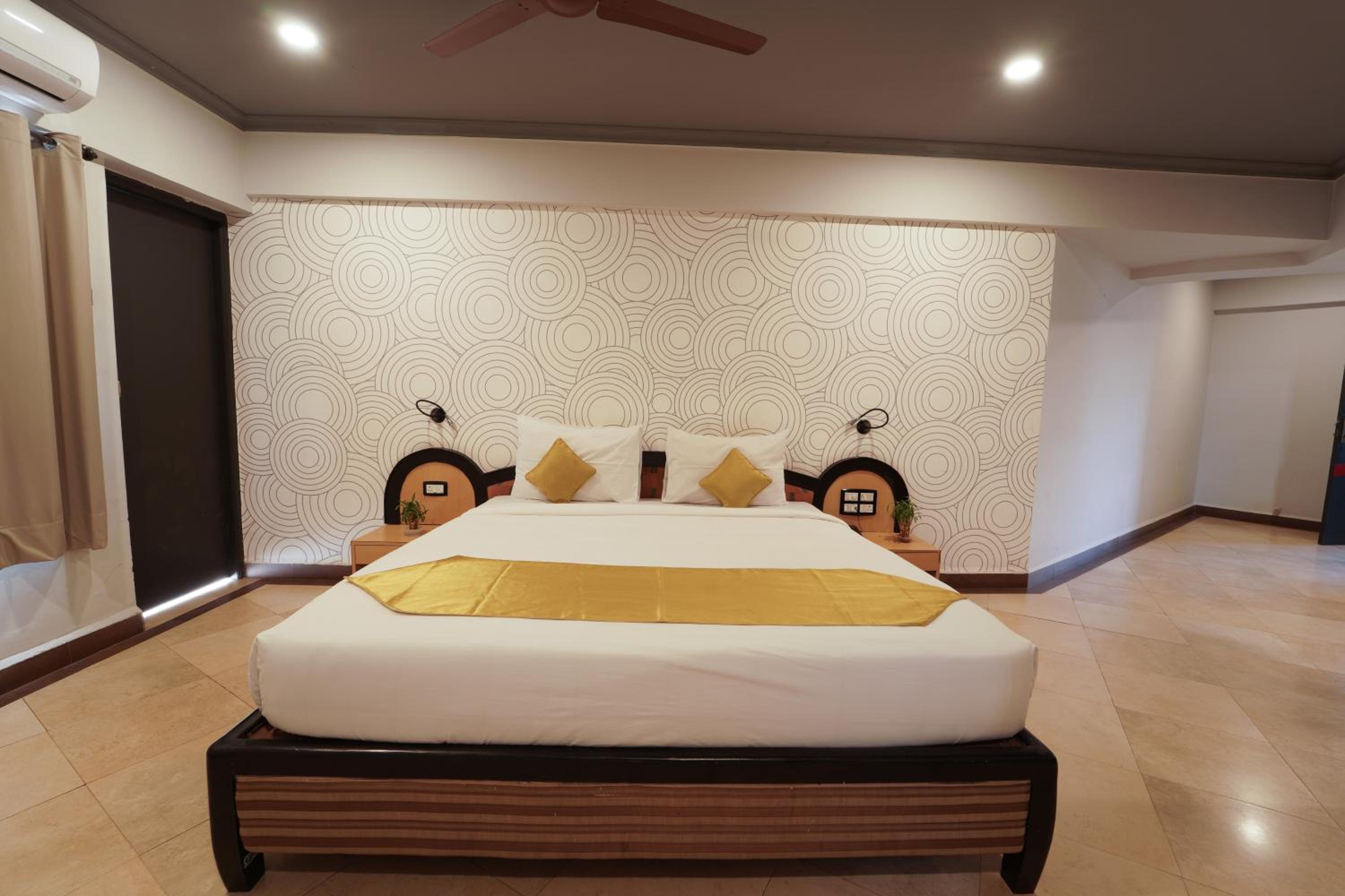 Deluxe Double or Twin Room with Balcony - Photo 14