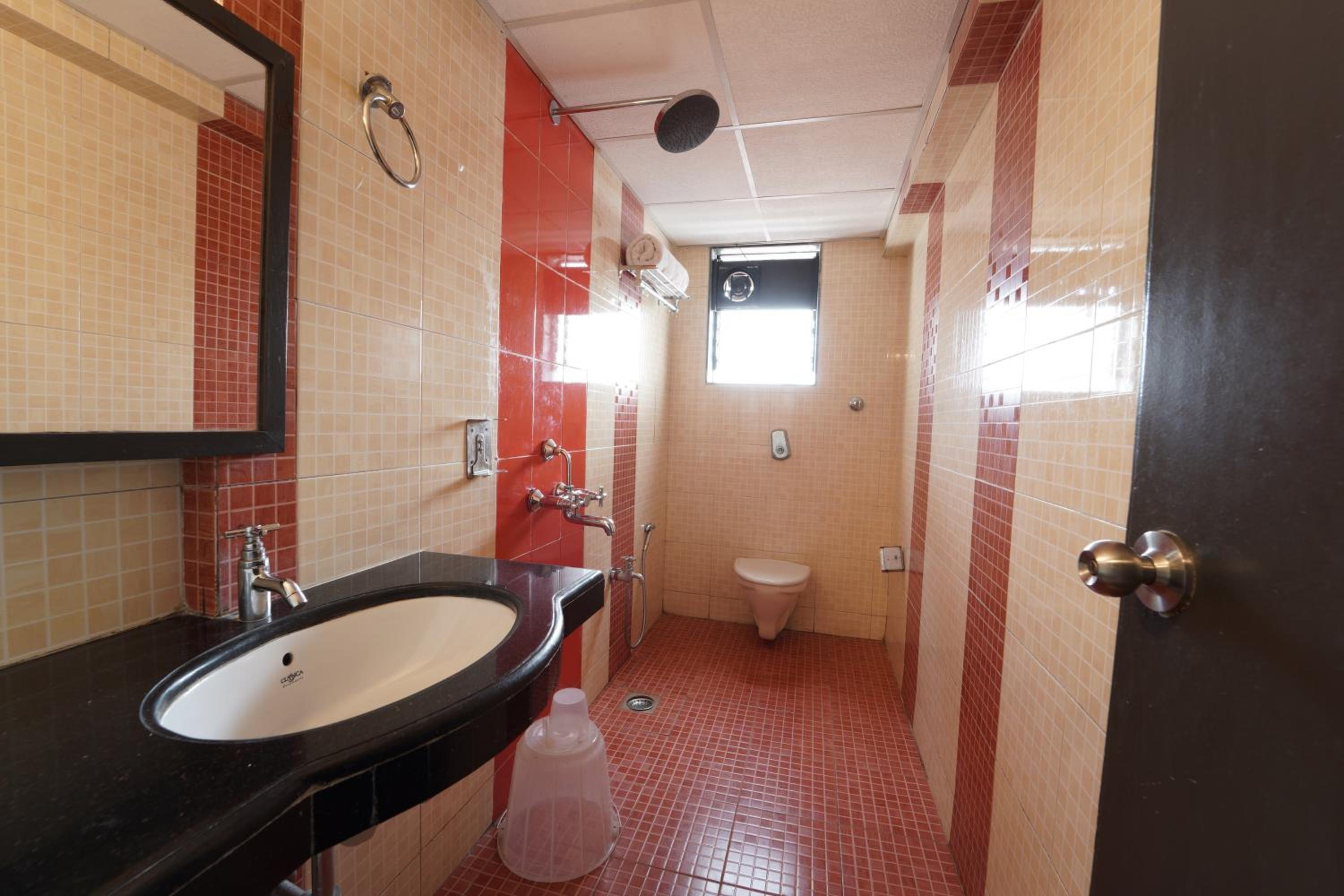Deluxe Double or Twin Room with Balcony - Photo 5