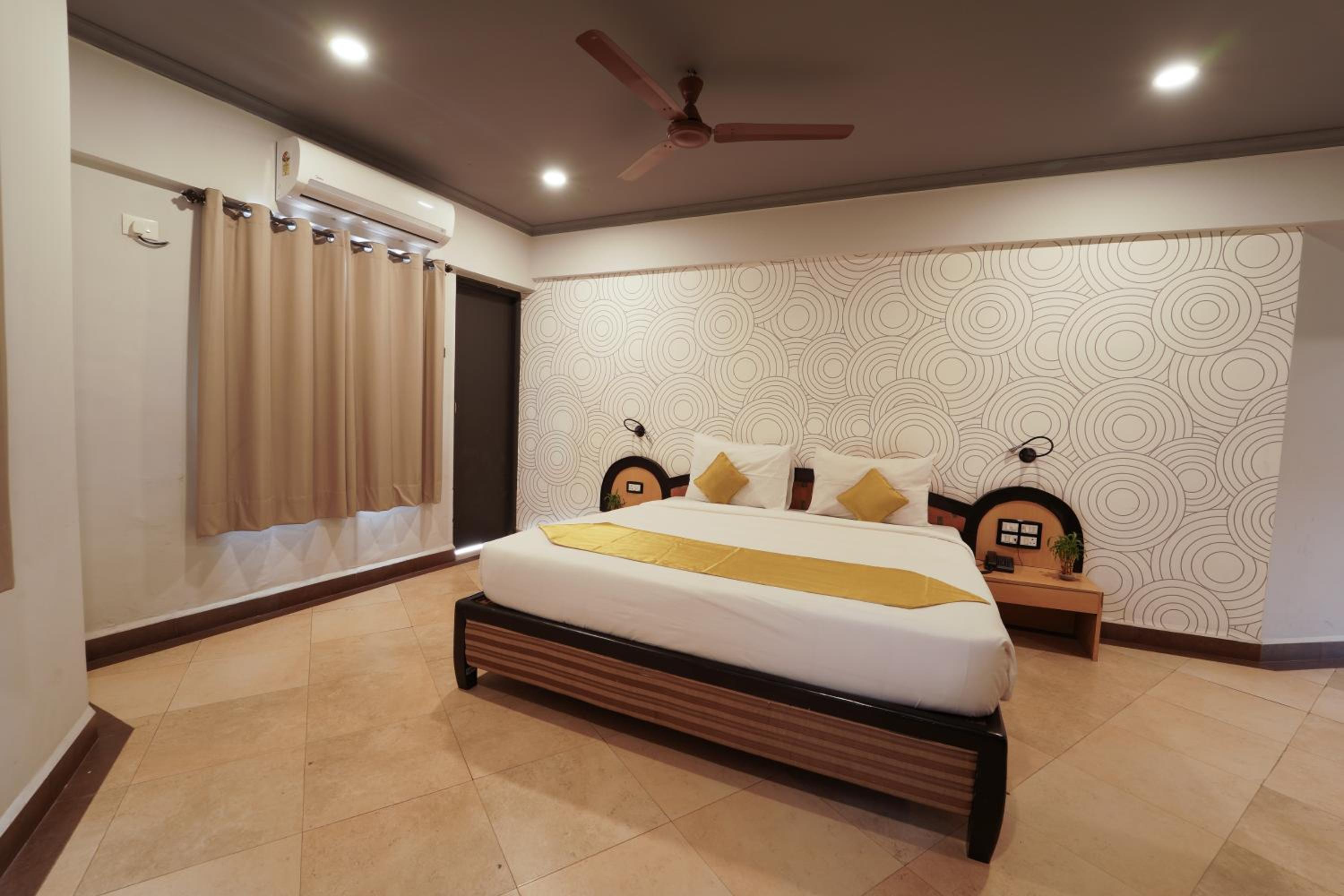 Deluxe Double or Twin Room with Balcony - Photo 4