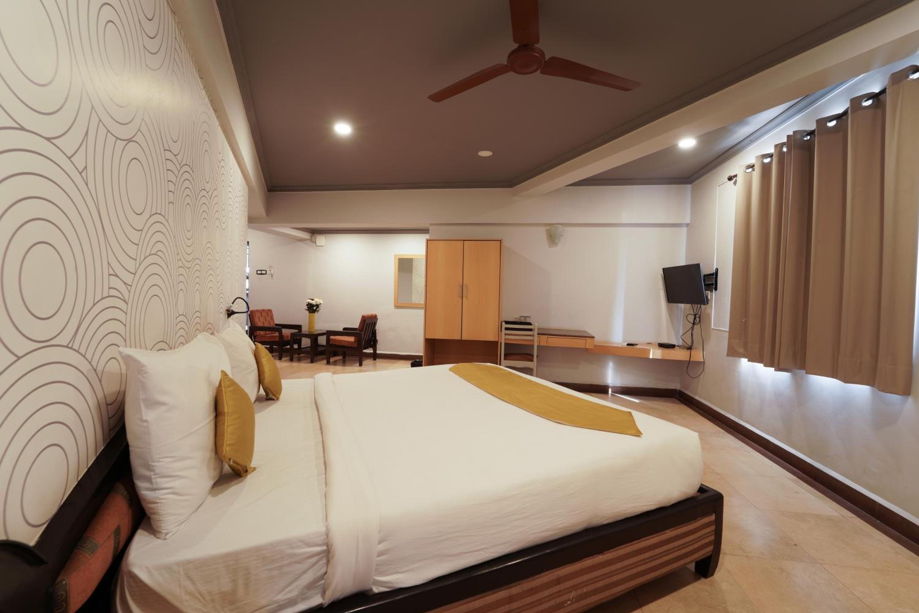 Deluxe Double or Twin Room with Balcony - Photo 15