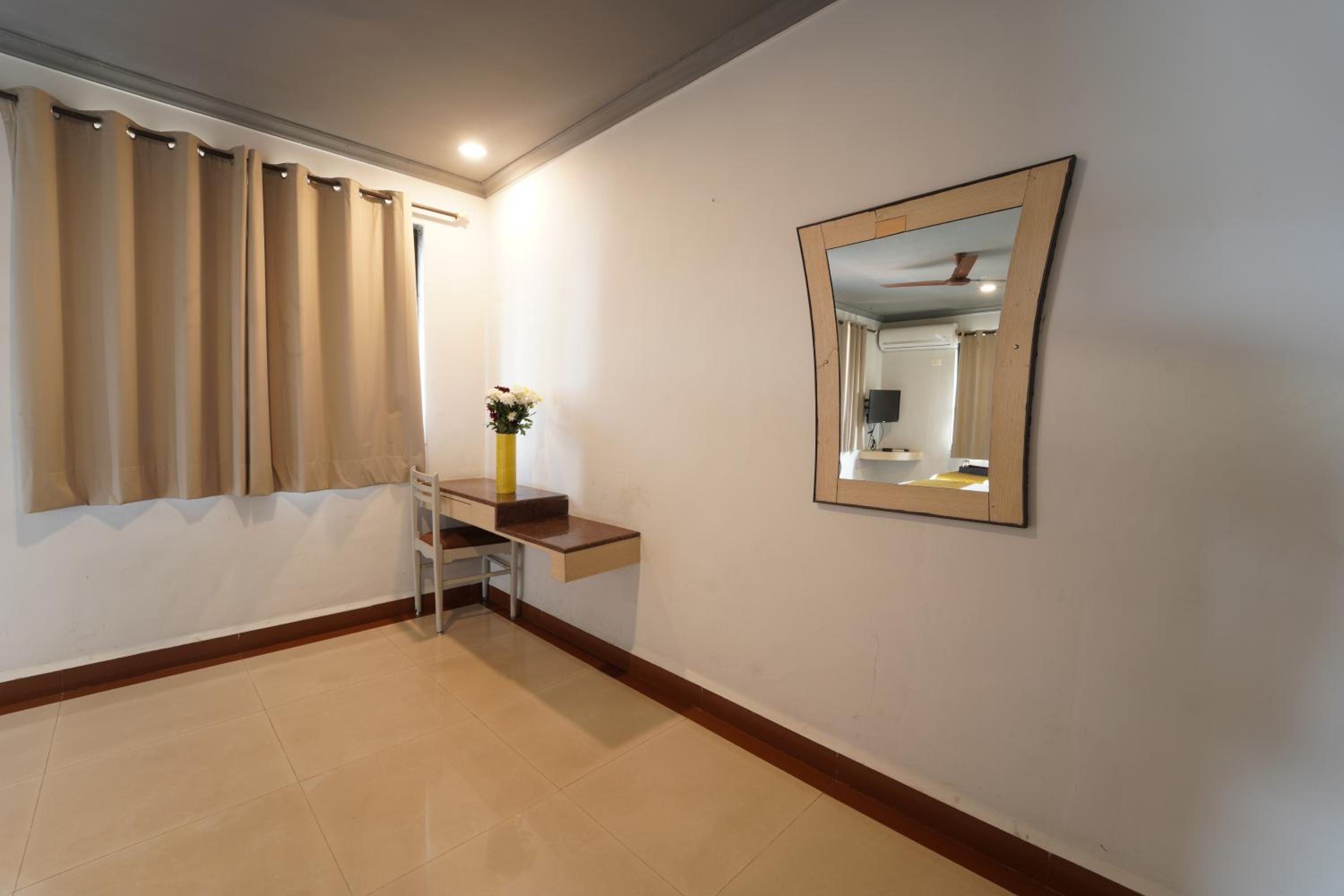 Deluxe Double or Twin Room with Balcony - Photo 10