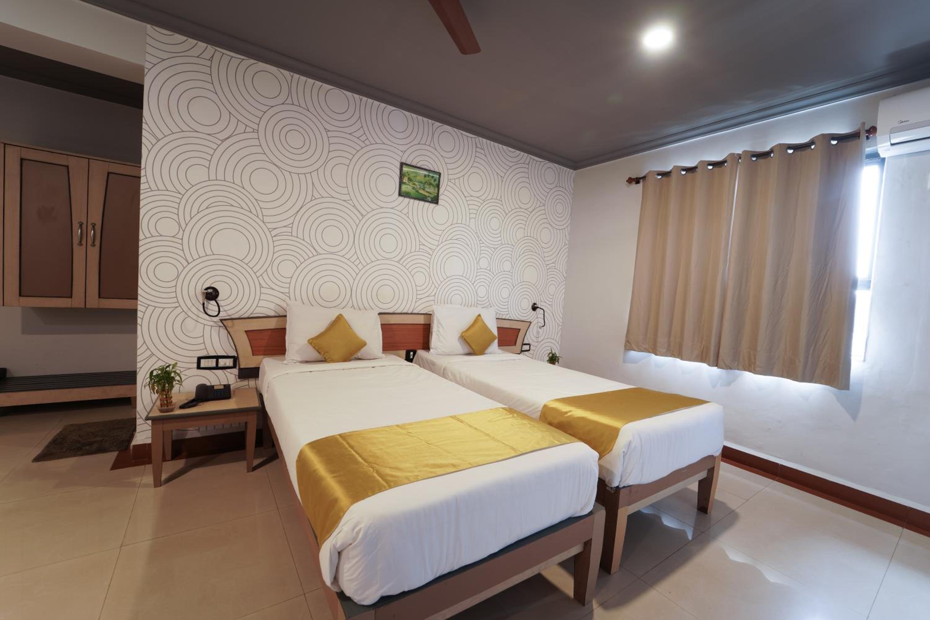 Standard Double Room - Photo 13