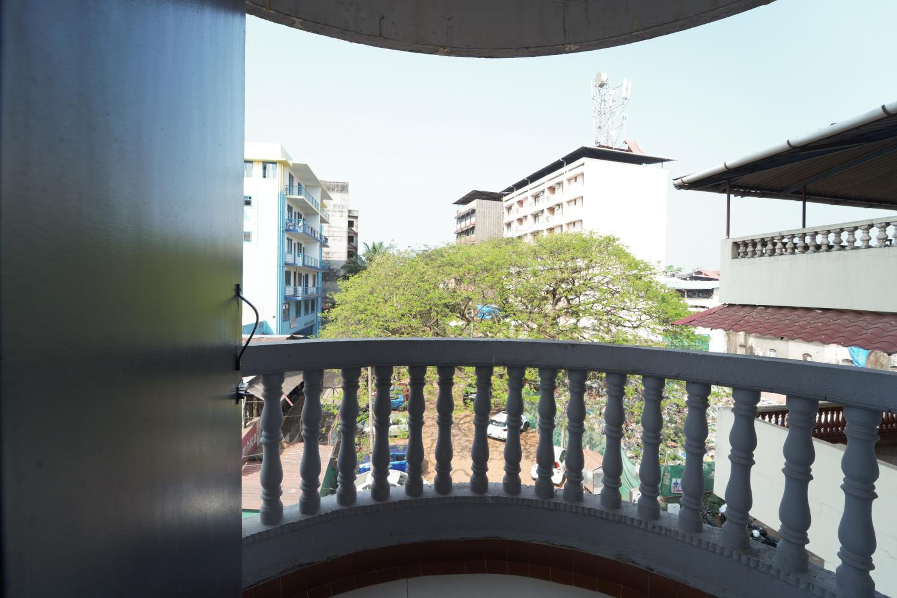 Deluxe Double or Twin Room with Balcony - Photo 11