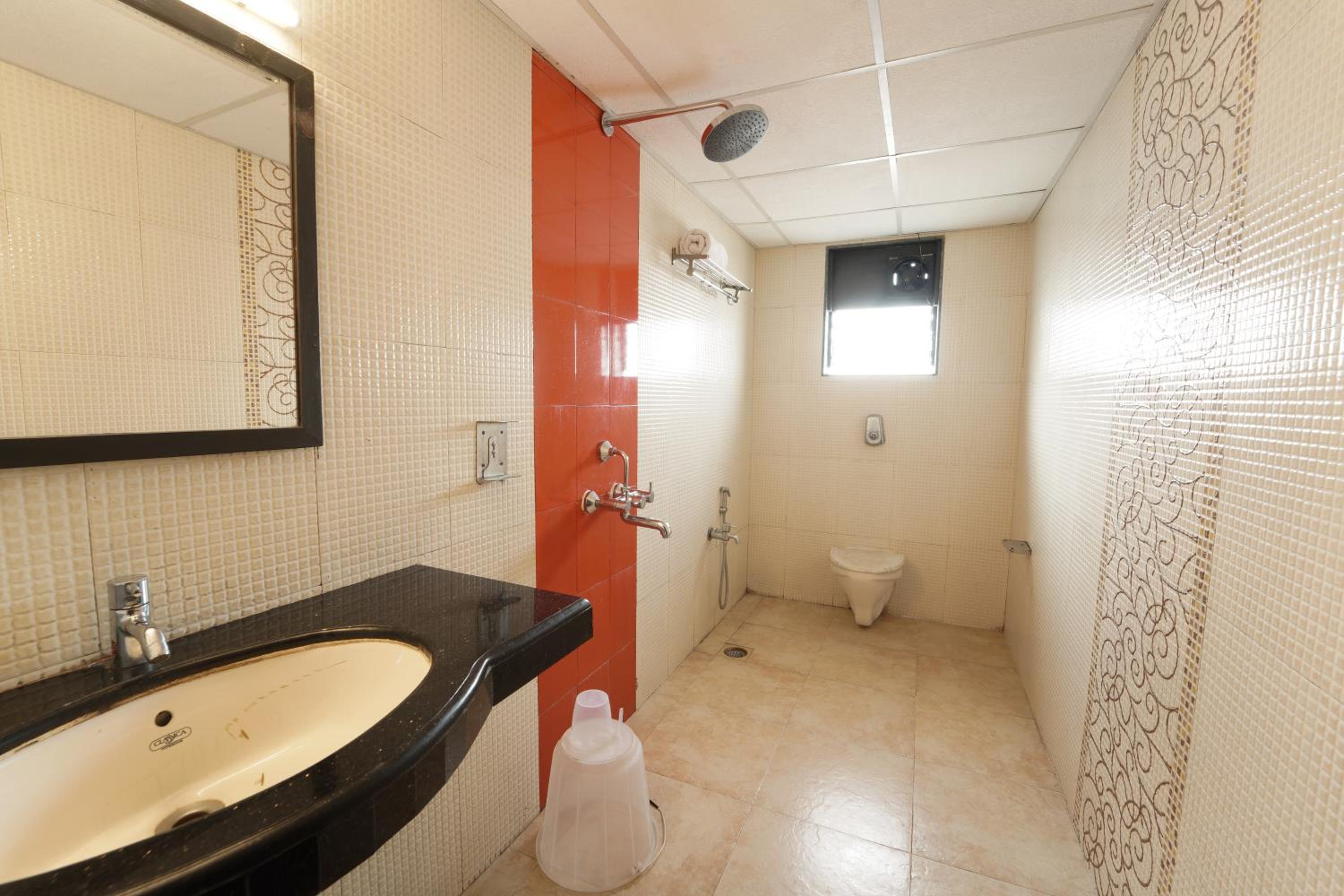 Standard Double Room - Photo 11
