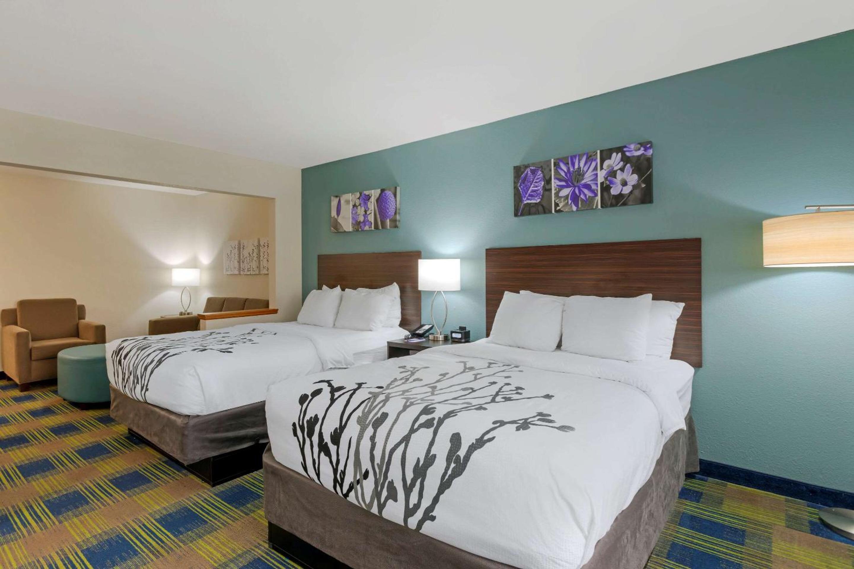 Double Suite with Two Double Beds - Photo 2