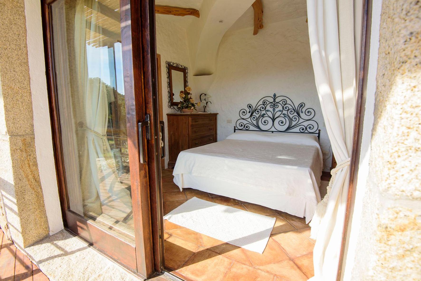 Deluxe Double Room with pool view(2 Adults + 1 Child) photo 3