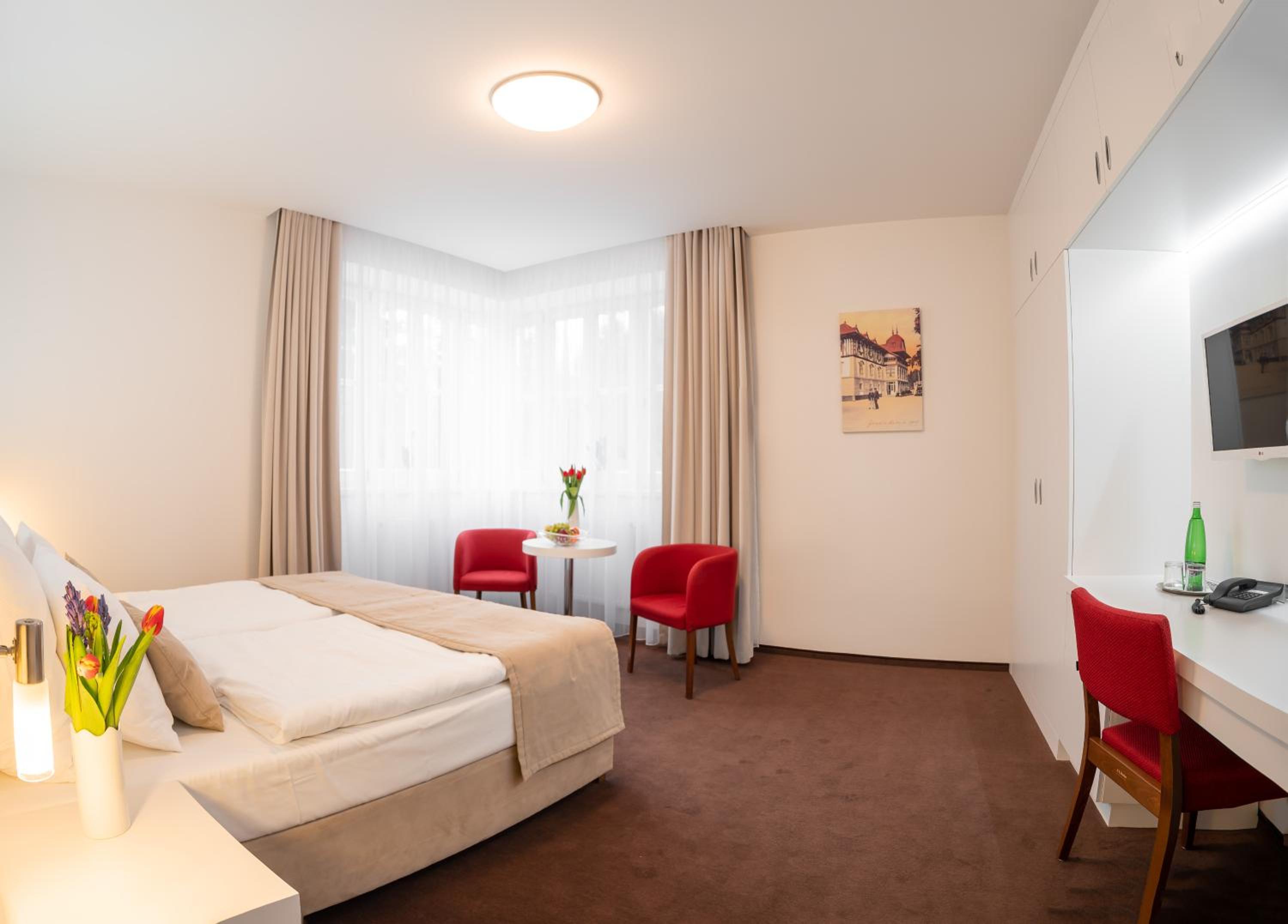 Deluxe Double or Twin Room photo 3