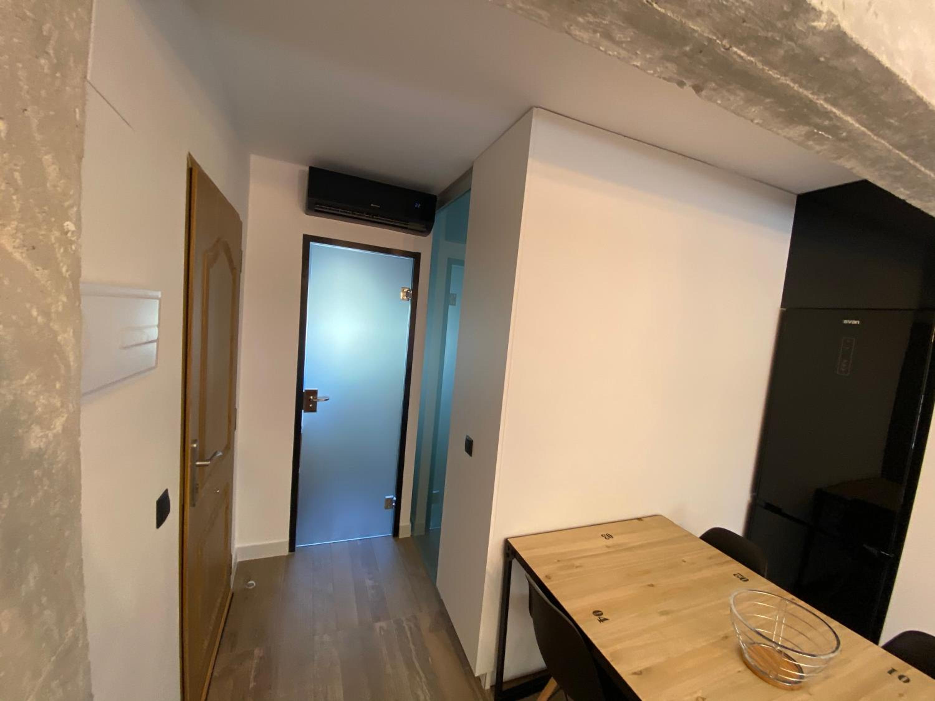 One-Bedroom Apartment - Photo 3