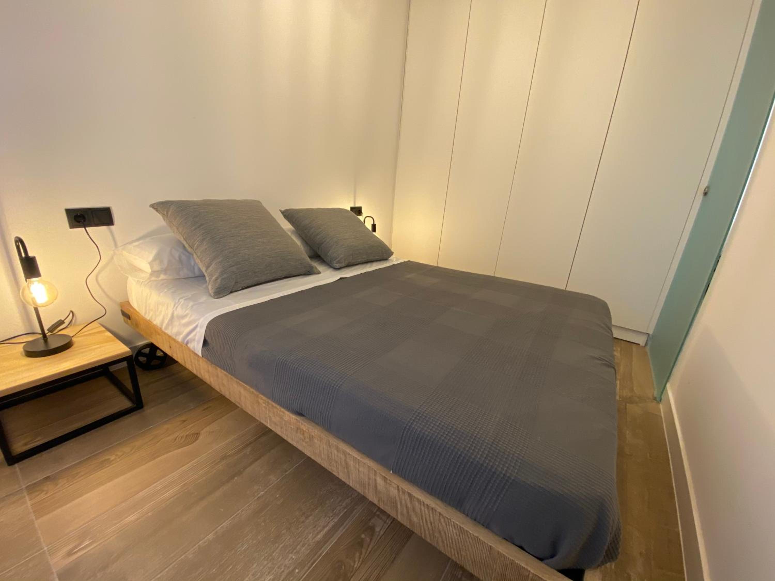 One-Bedroom Apartment - Photo 2