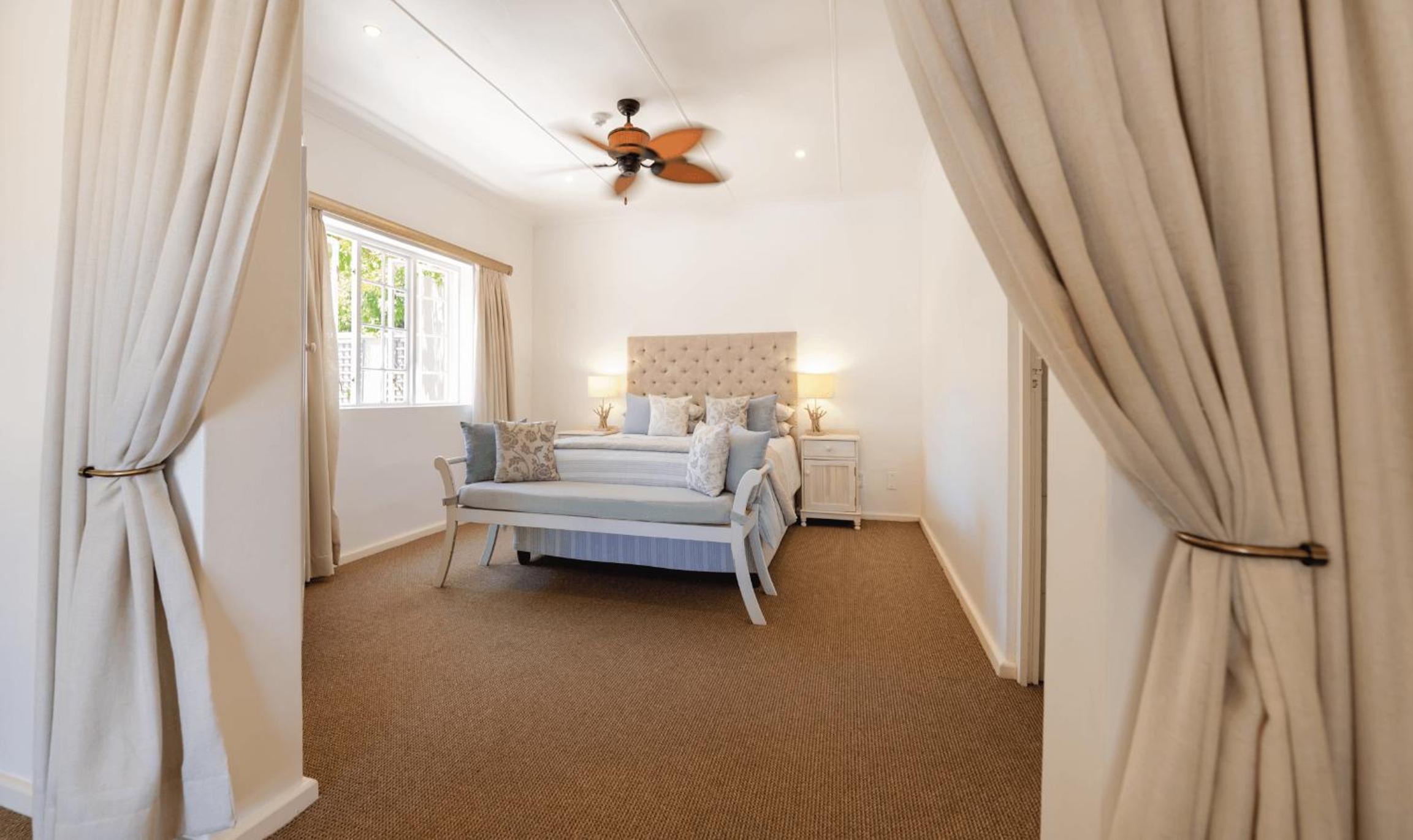 Family Room with Garden View - Photo 1