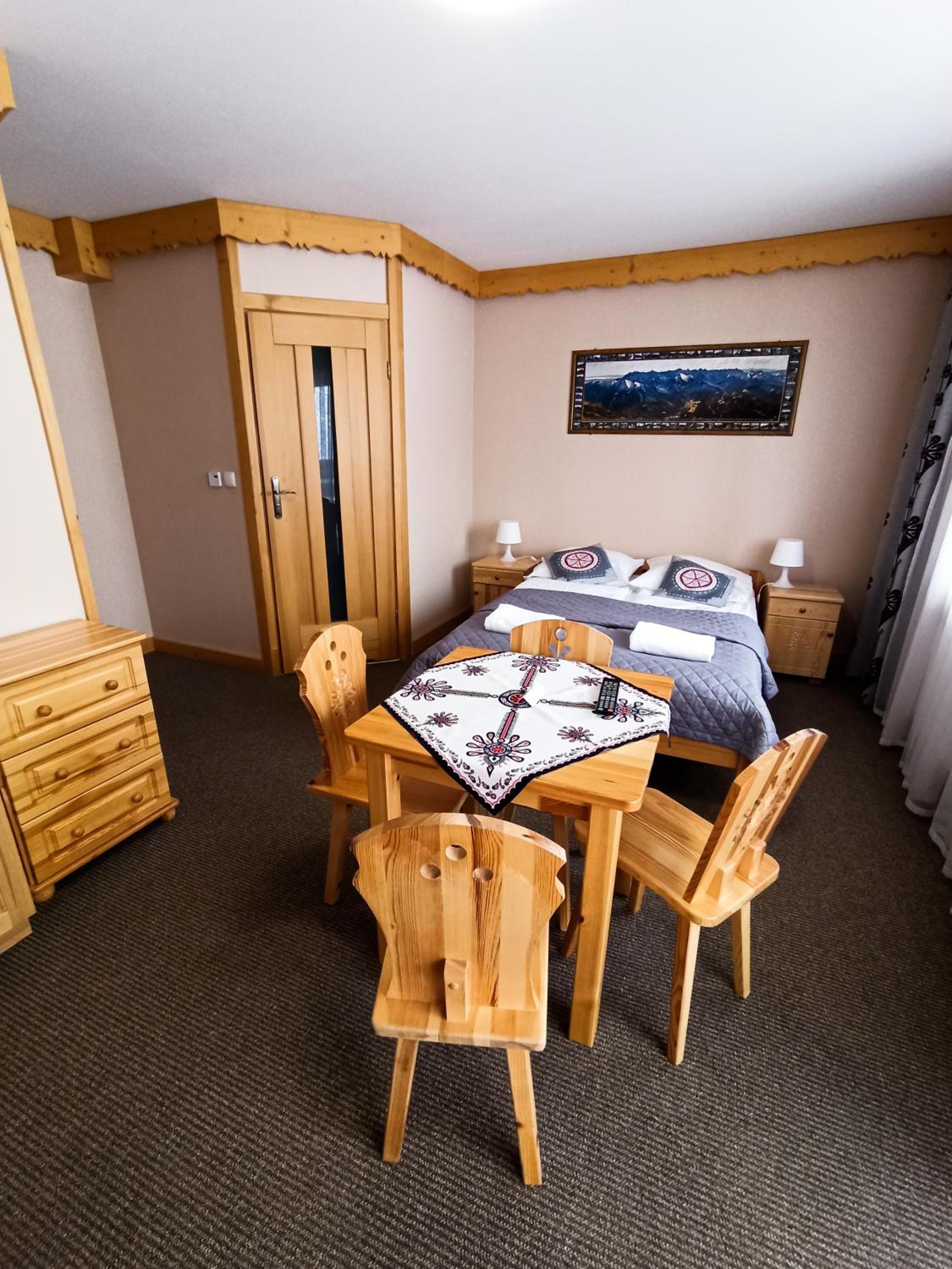 Deluxe Double Room with Balcony - Photo 4