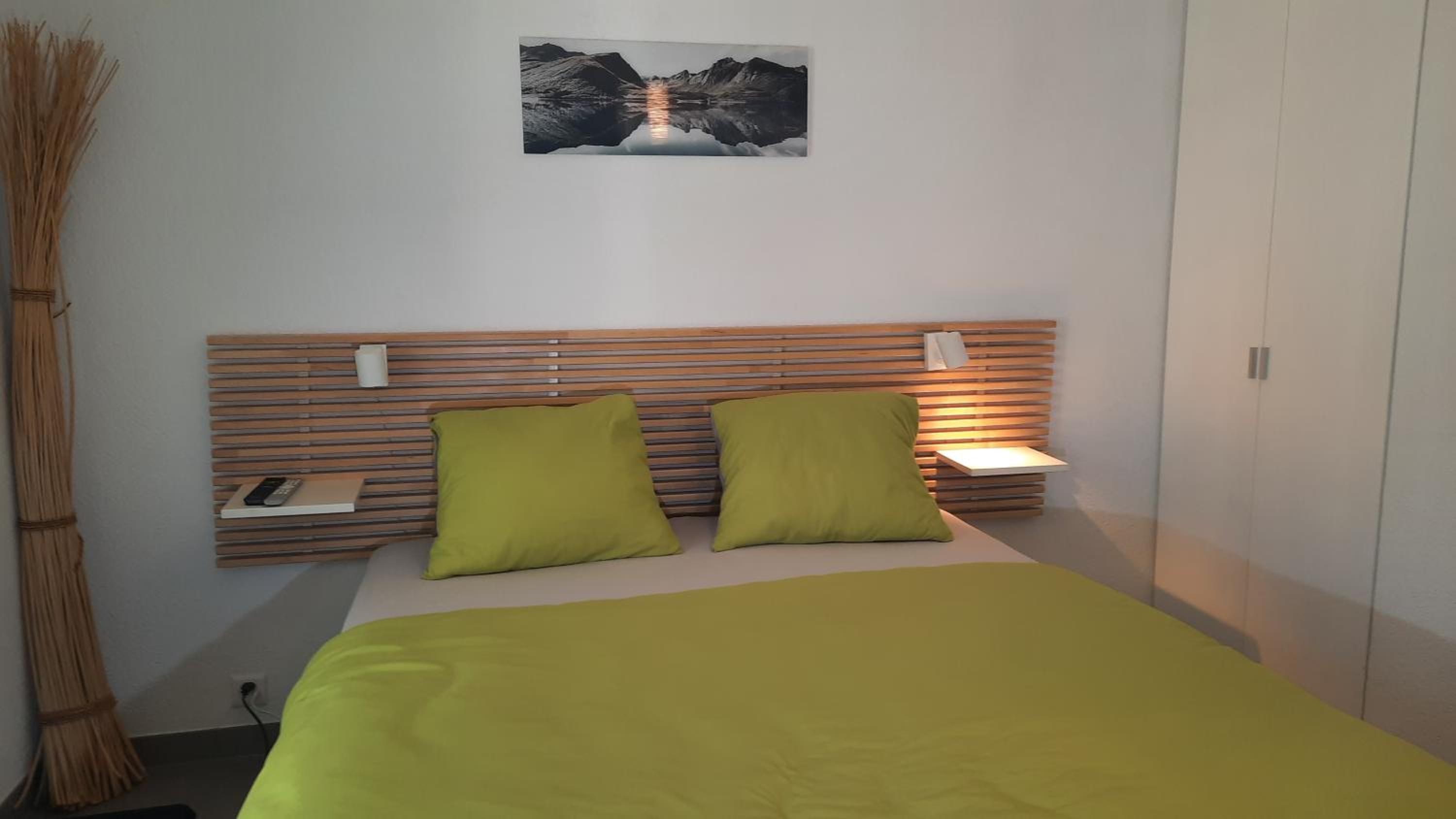Studio with Terrace and Mountain View photo 1