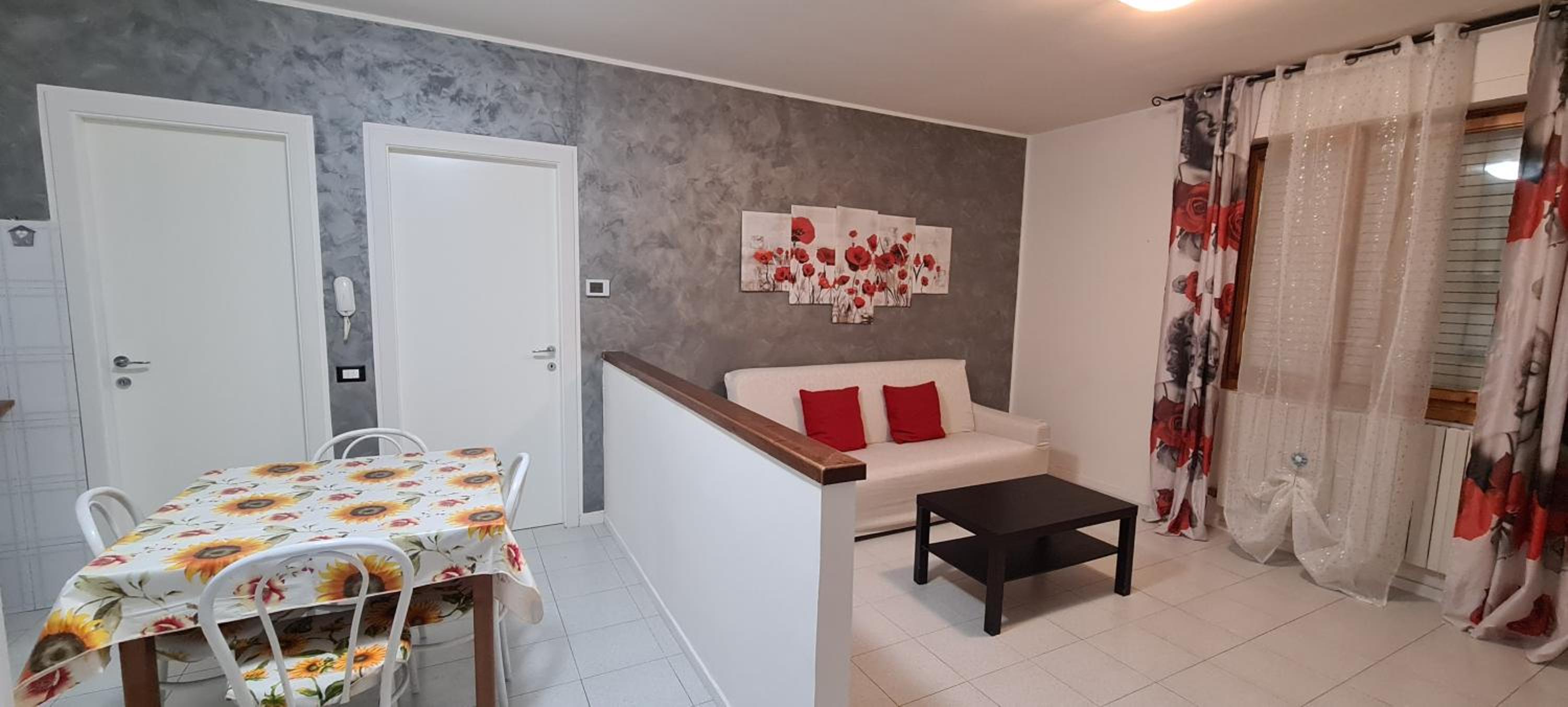 One-Bedroom Apartment - Photo 1