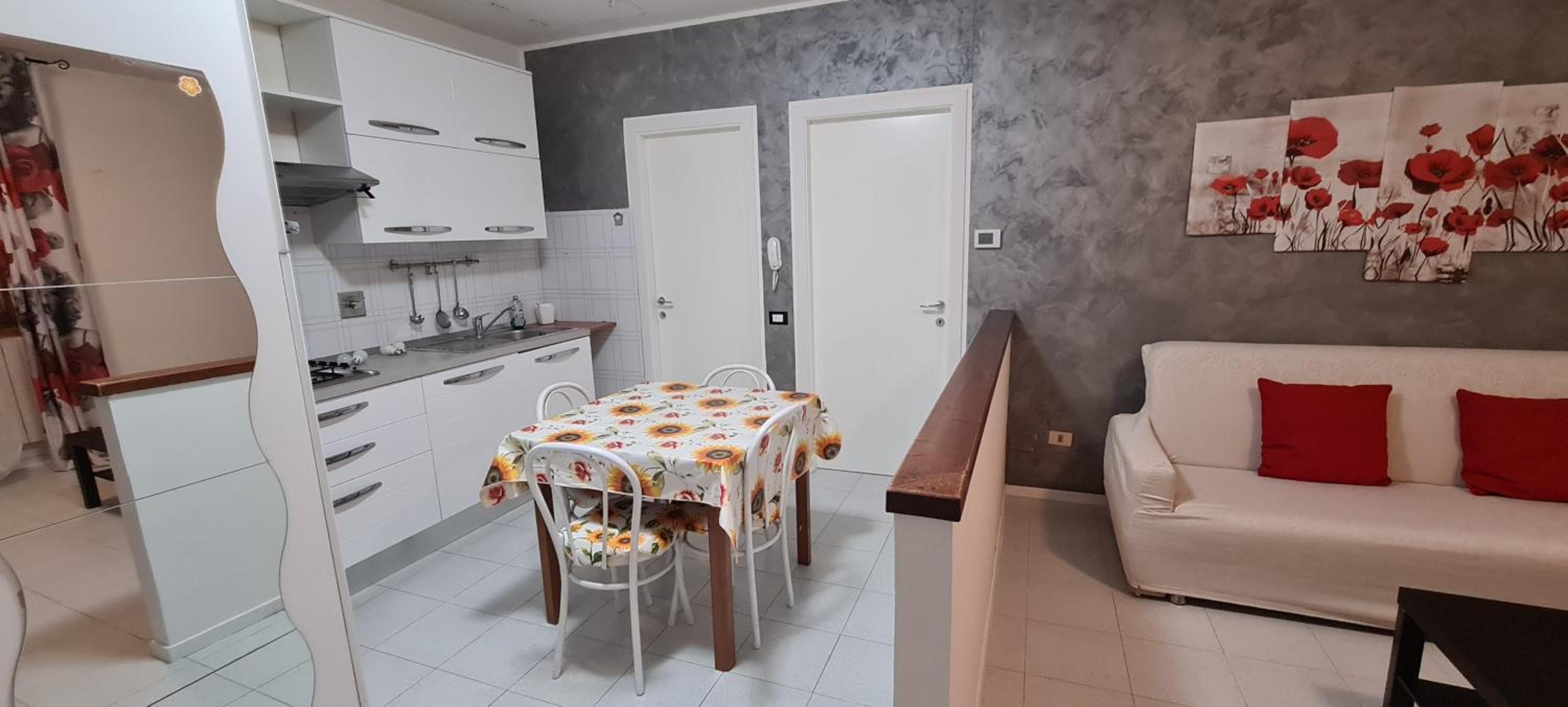 One-Bedroom Apartment - Photo 4