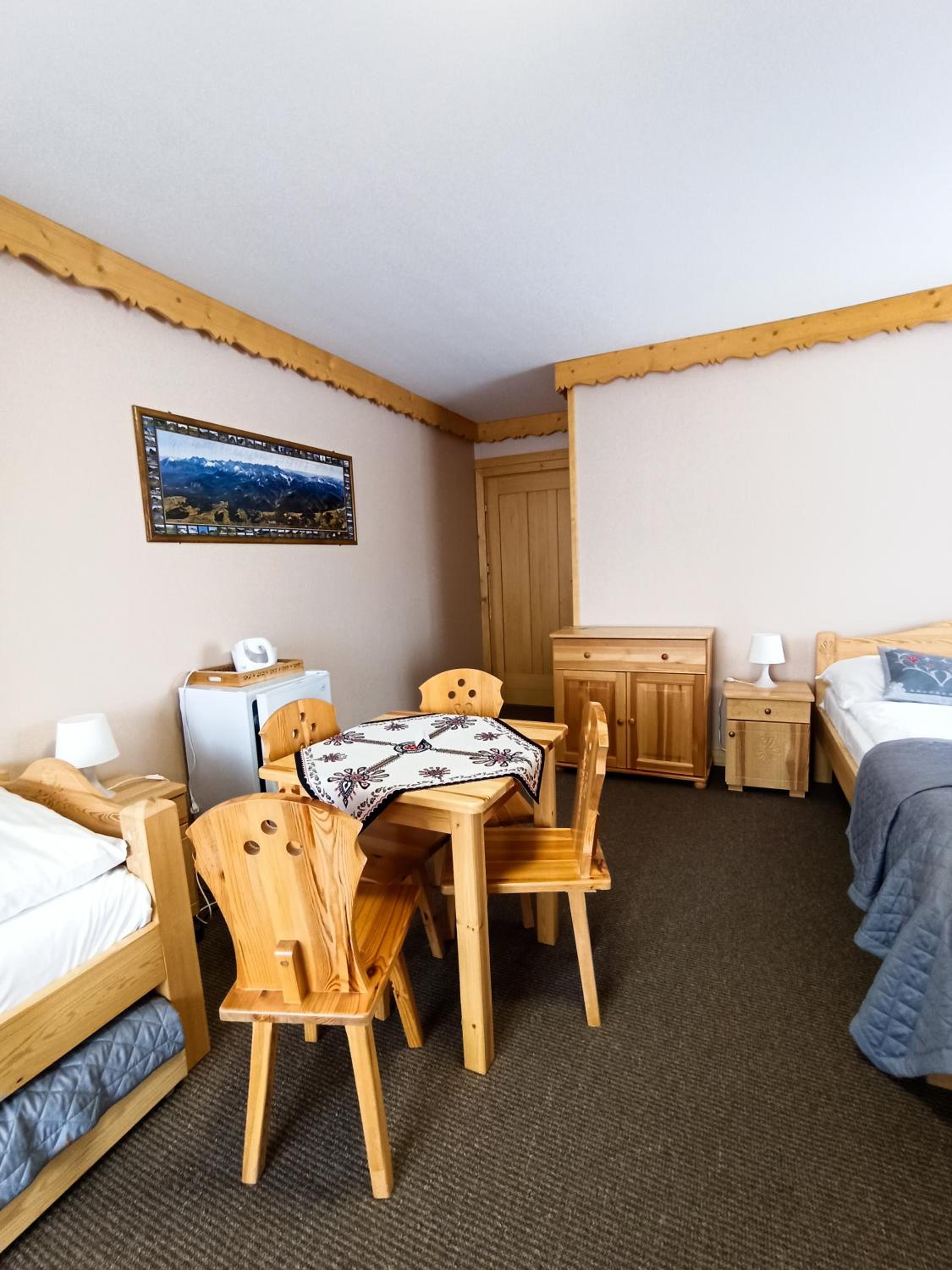Quadruple Room with Balcony - Photo 5