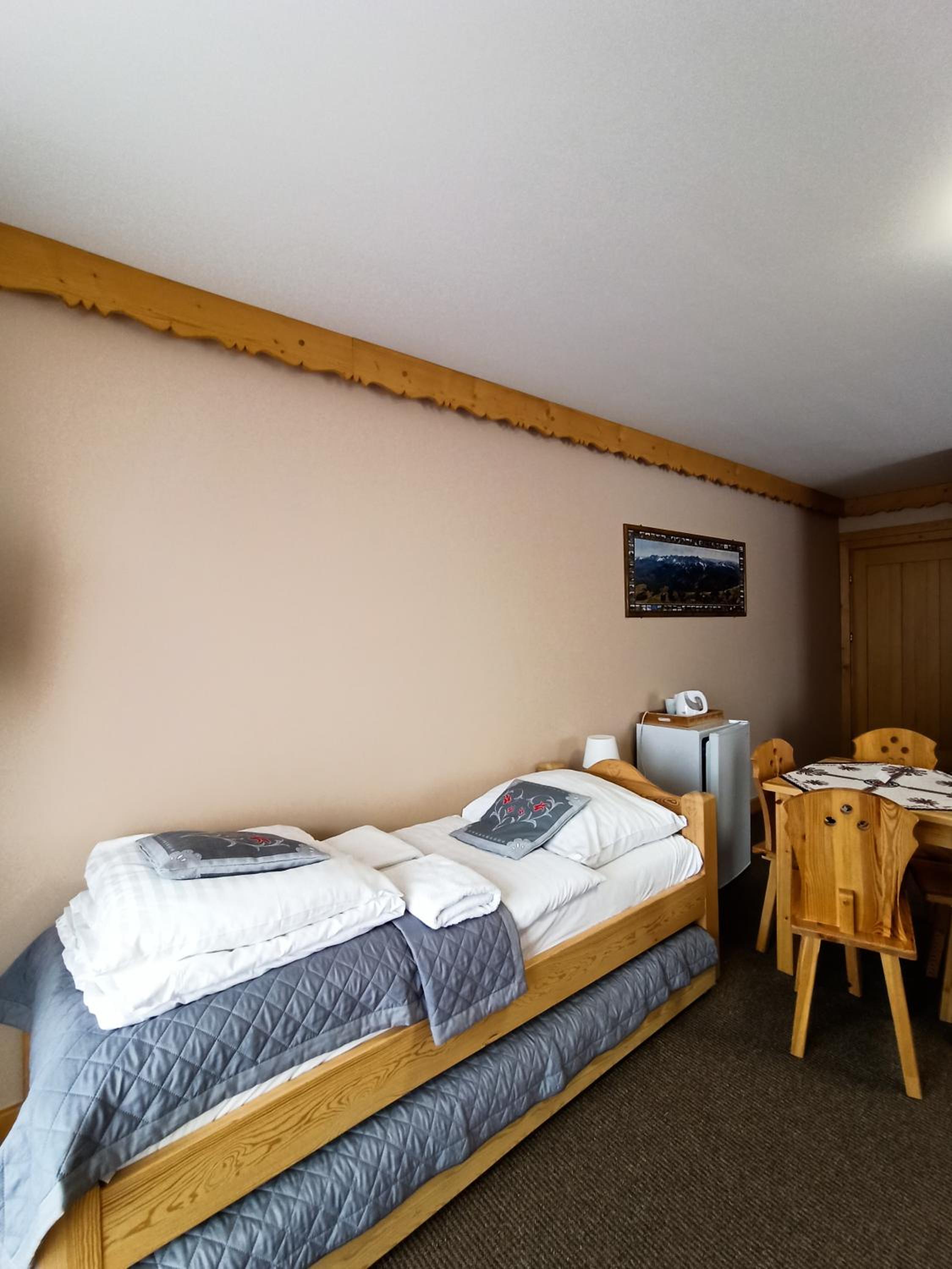 Quadruple Room with Balcony - Photo 6