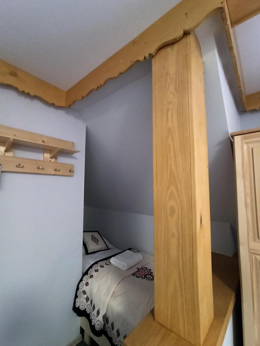 Quadruple Room with Balcony - Photo 10