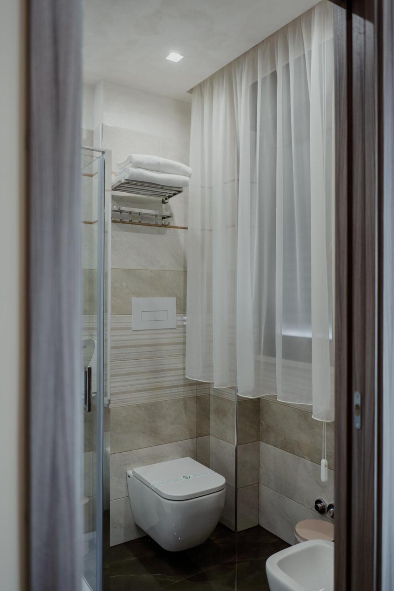 Double Room - Photo 9