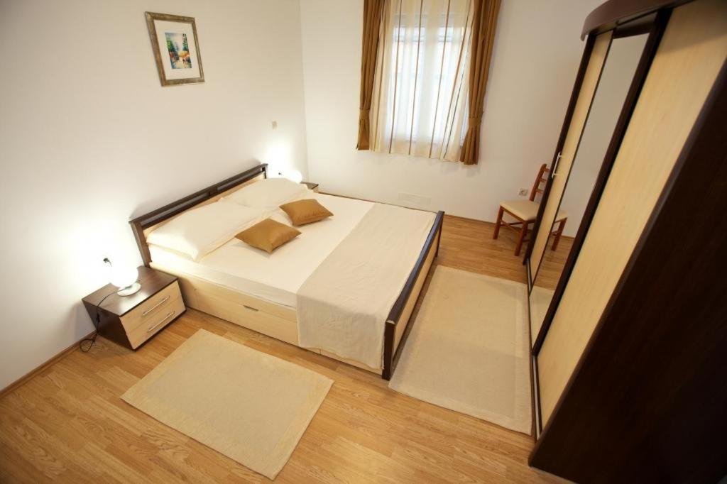 One-Bedroom Apartment with Balcony and Garden View photo 1