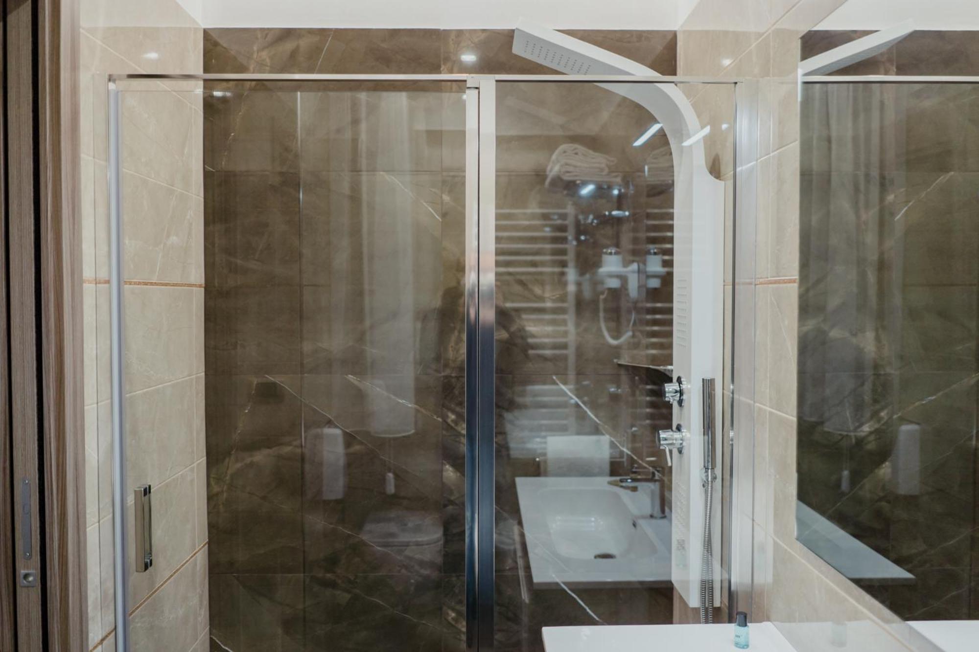 Twin Room - Photo 11