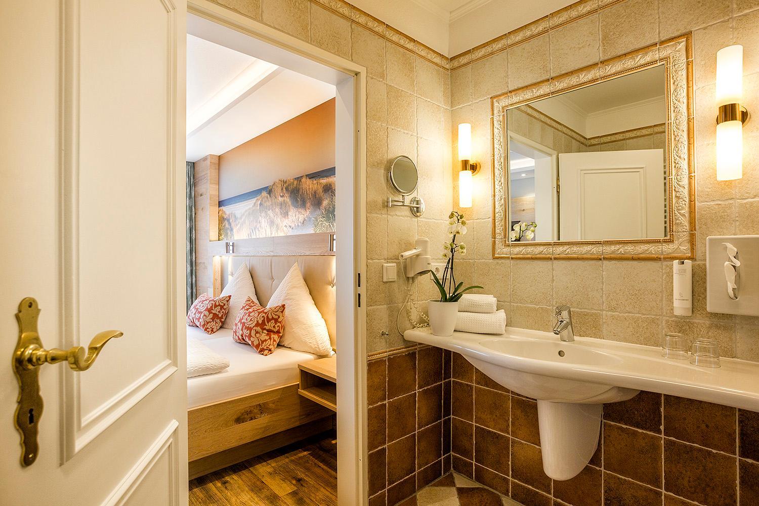 Double Room with Balcony or Terrace - Photo 15