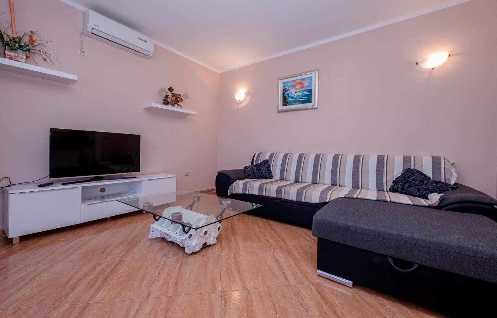 Apartment photo 1