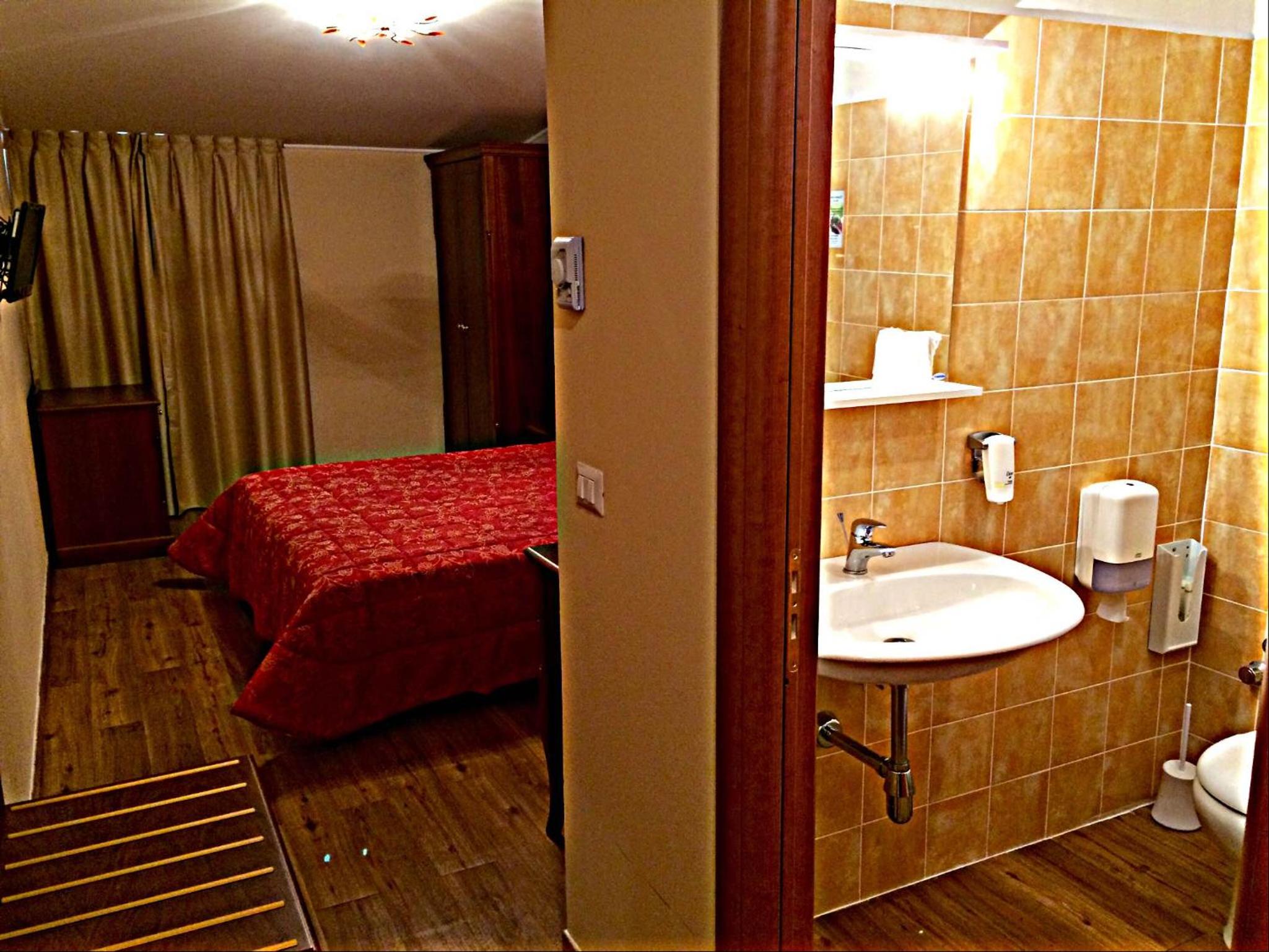 Double Room - Photo 20