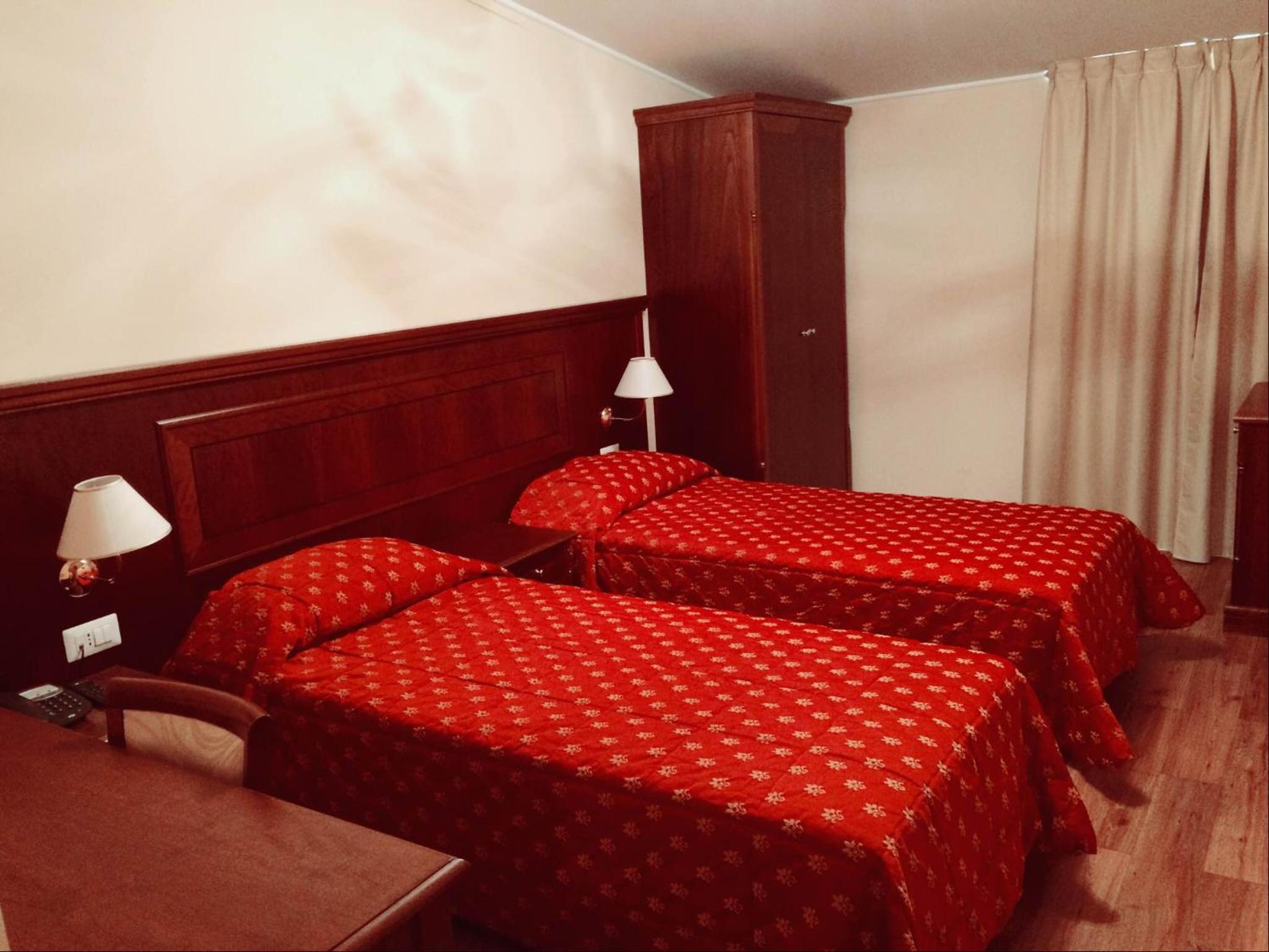 Twin Room - Photo 1