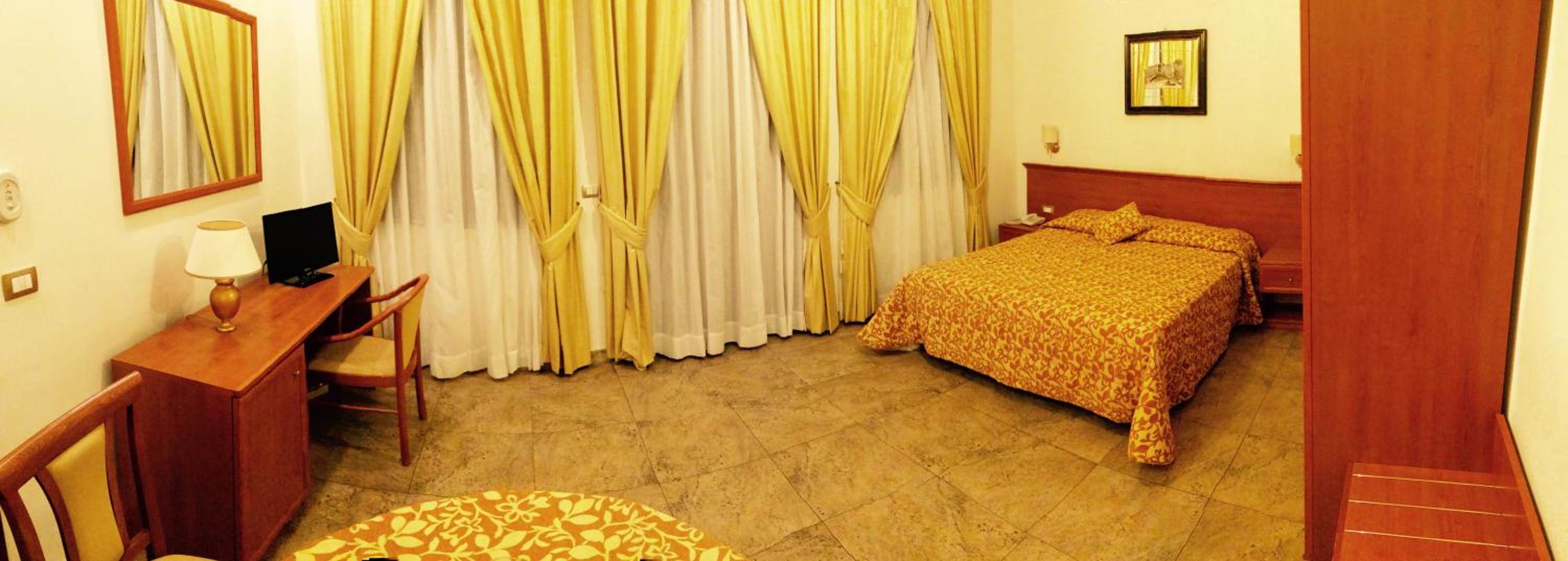 Double Room - Photo 8