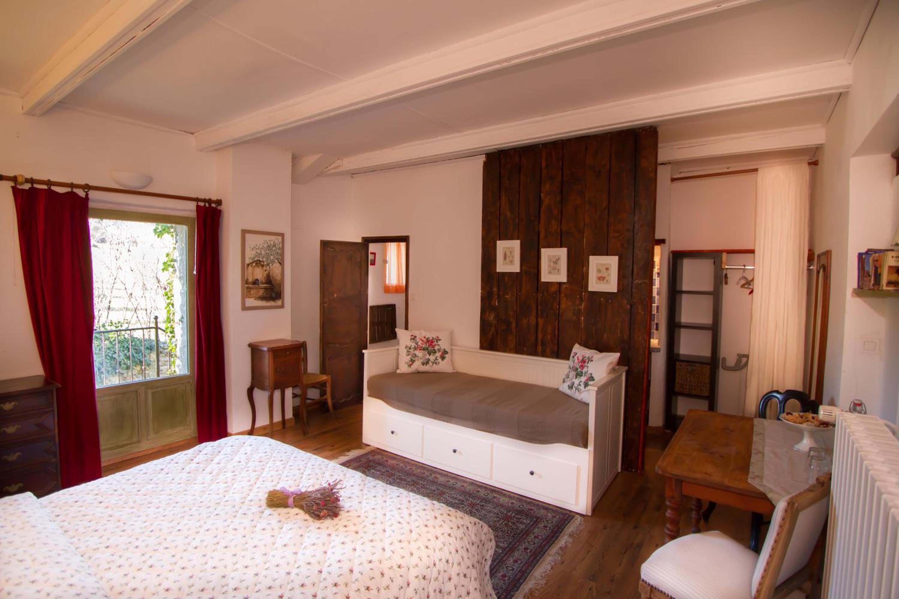 Large Double Room photo 1
