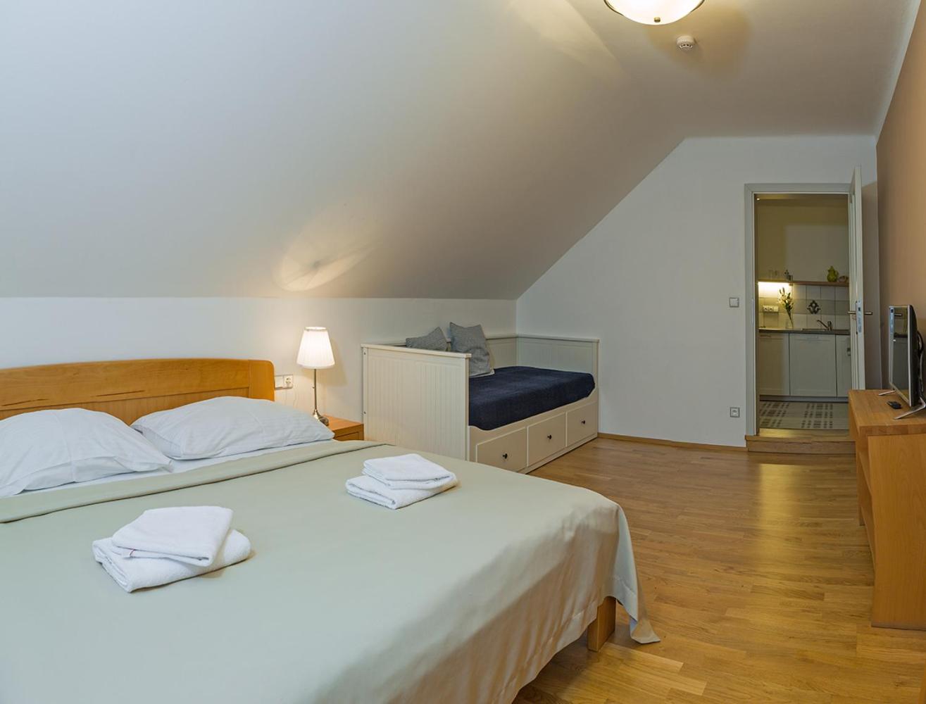 One-Bedroom Apartment photo 2