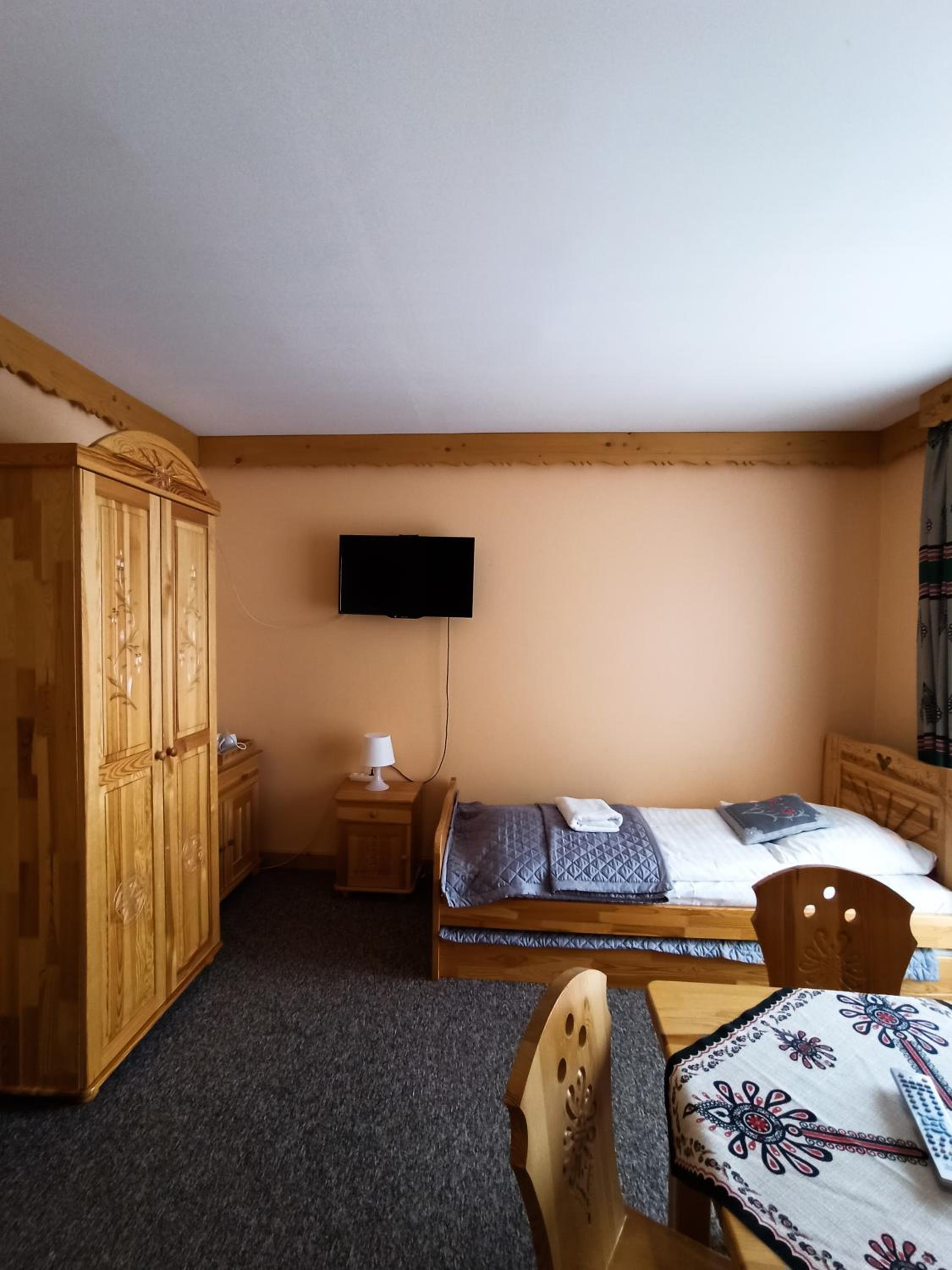 Quadruple Room with Balcony - Photo 2