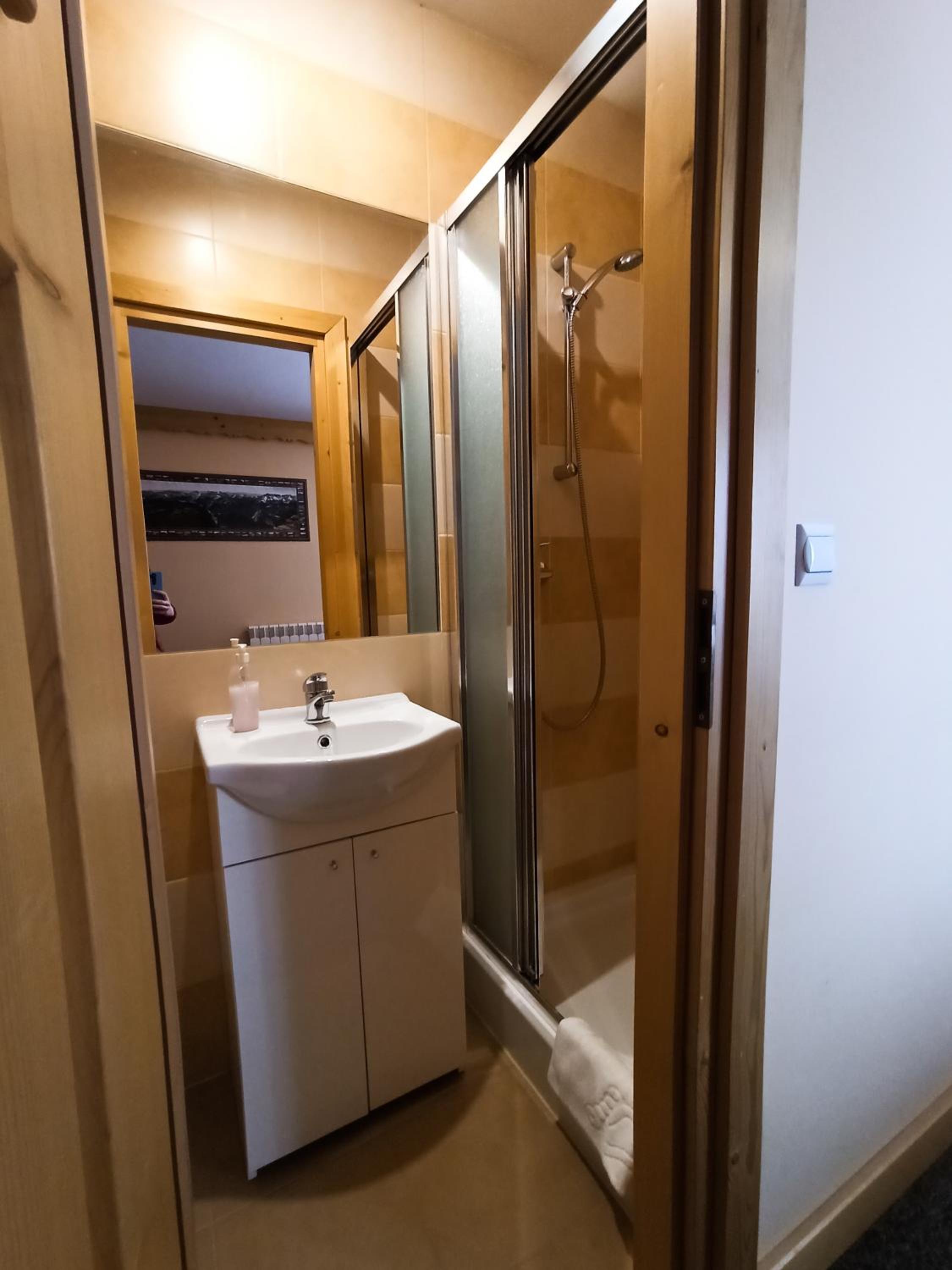Quadruple Room with Balcony - Photo 3