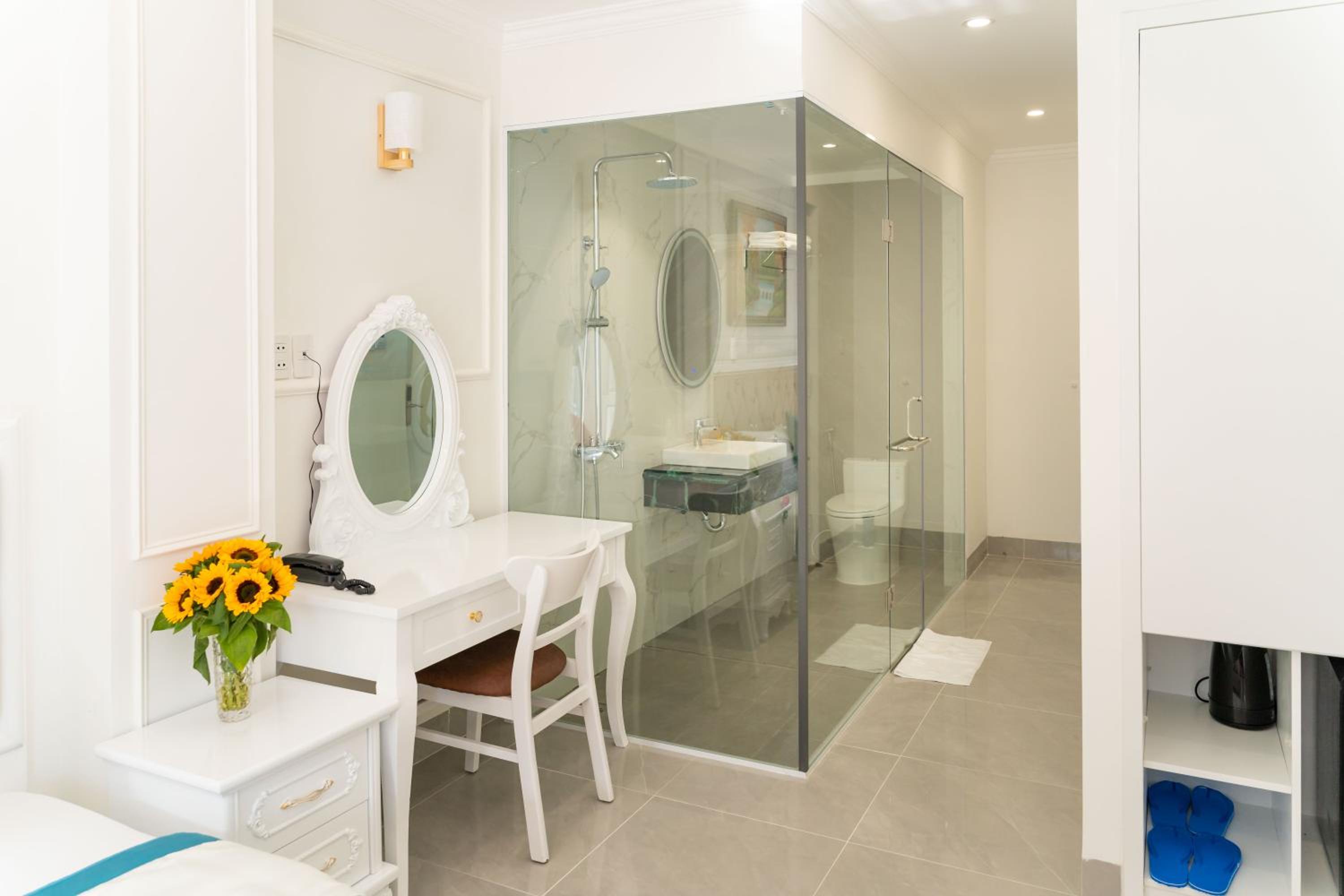 Suite with Mountain View - Photo 5
