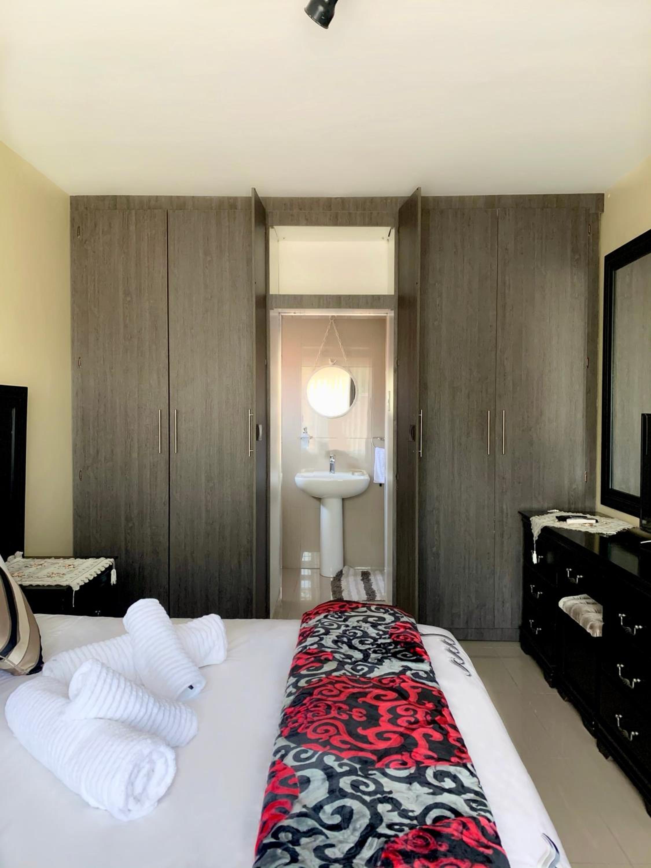 Three-Bedroom Apartment - Photo 12