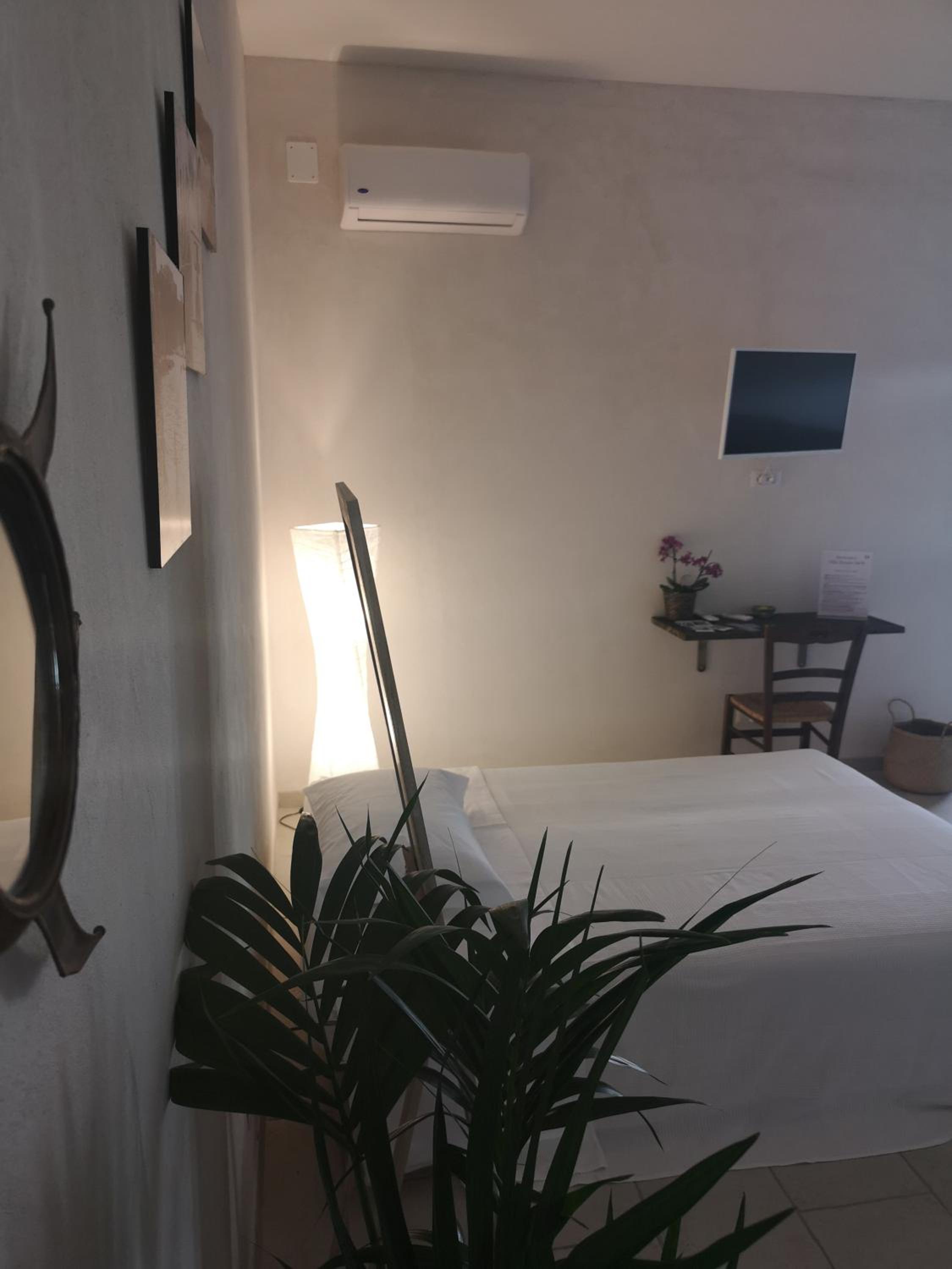Deluxe Double Room with Sea View - Photo 6