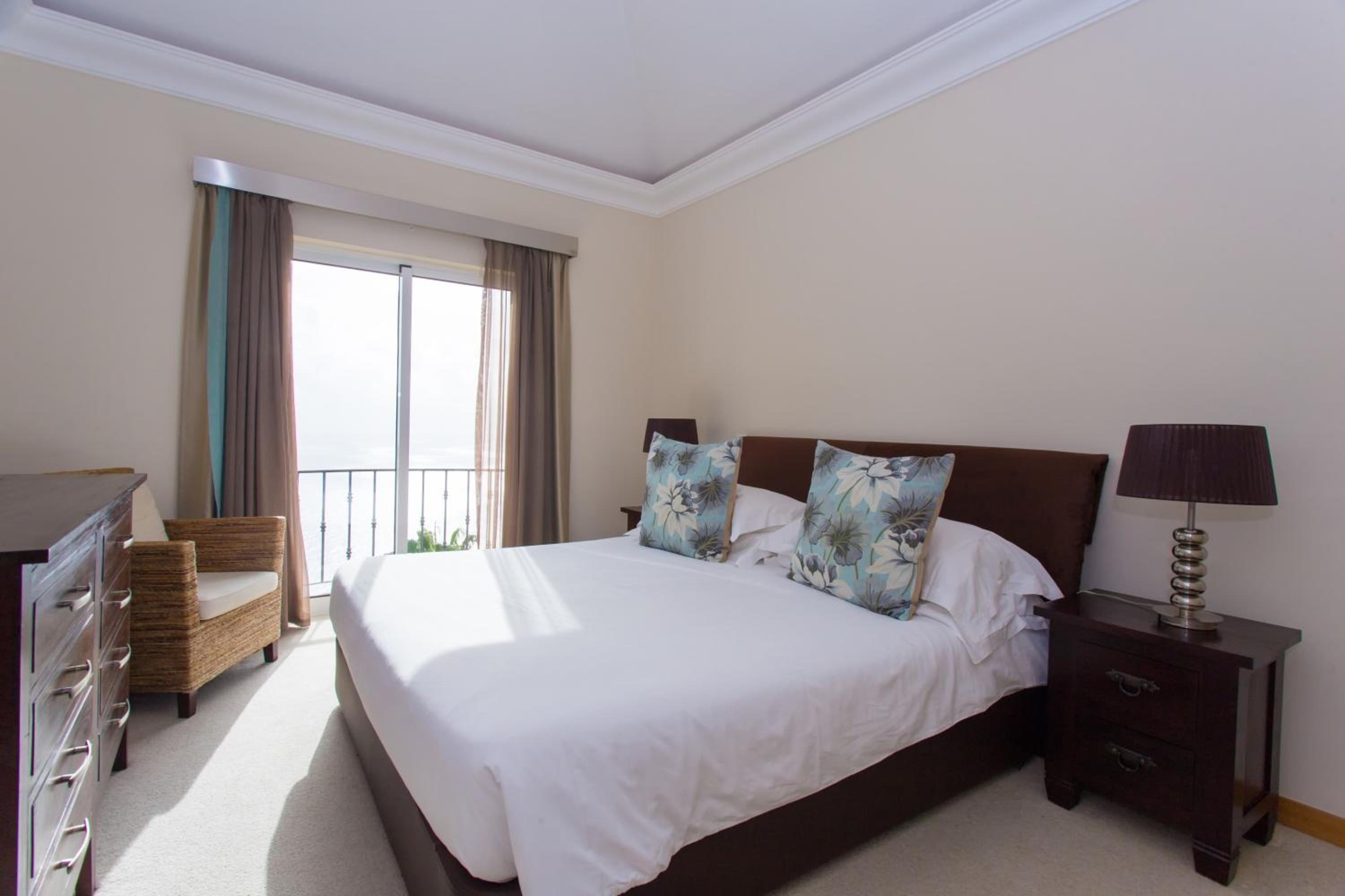 Apartamento de dois quartos com vista para o mar