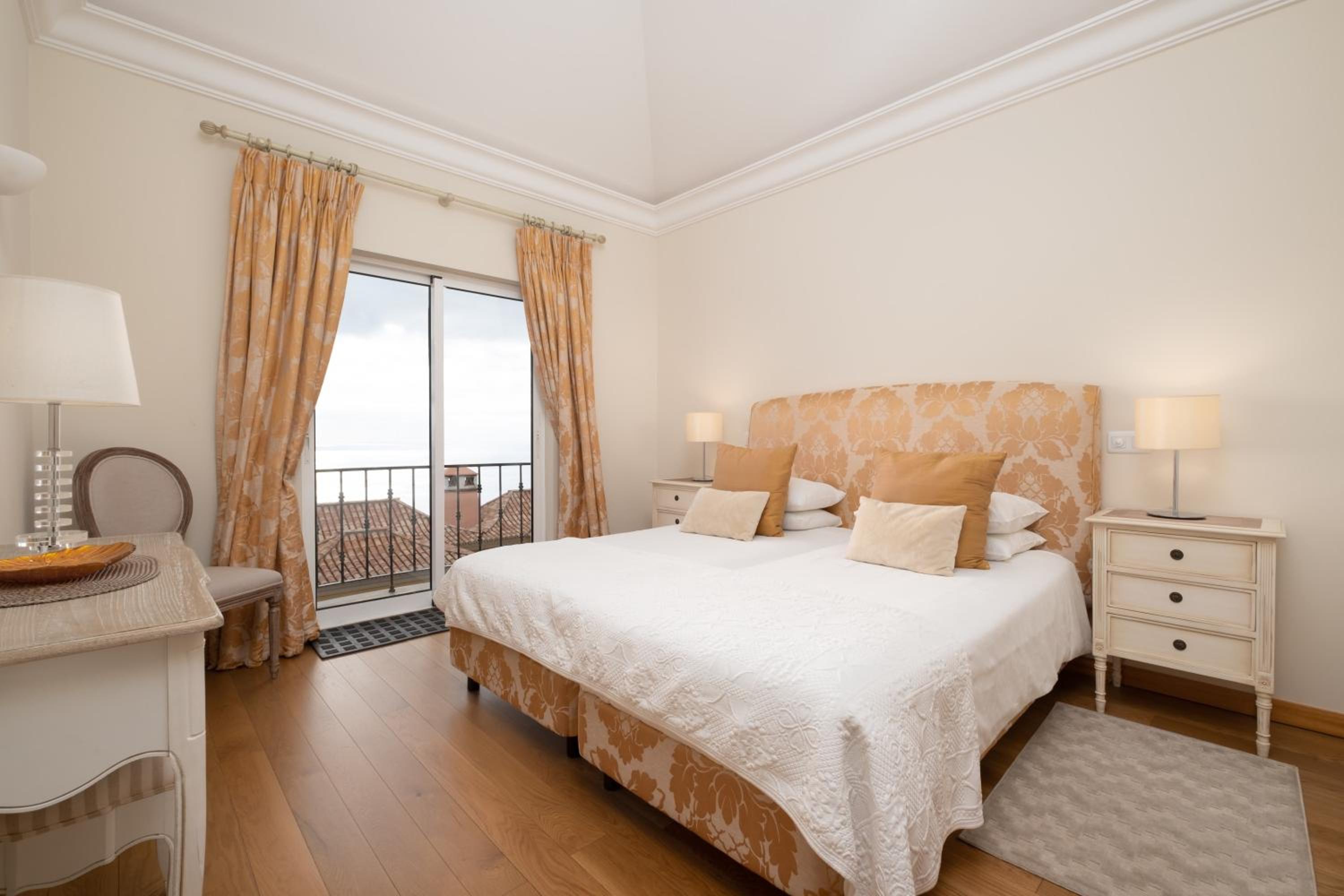 Apartamento de dois quartos com vista para o mar
