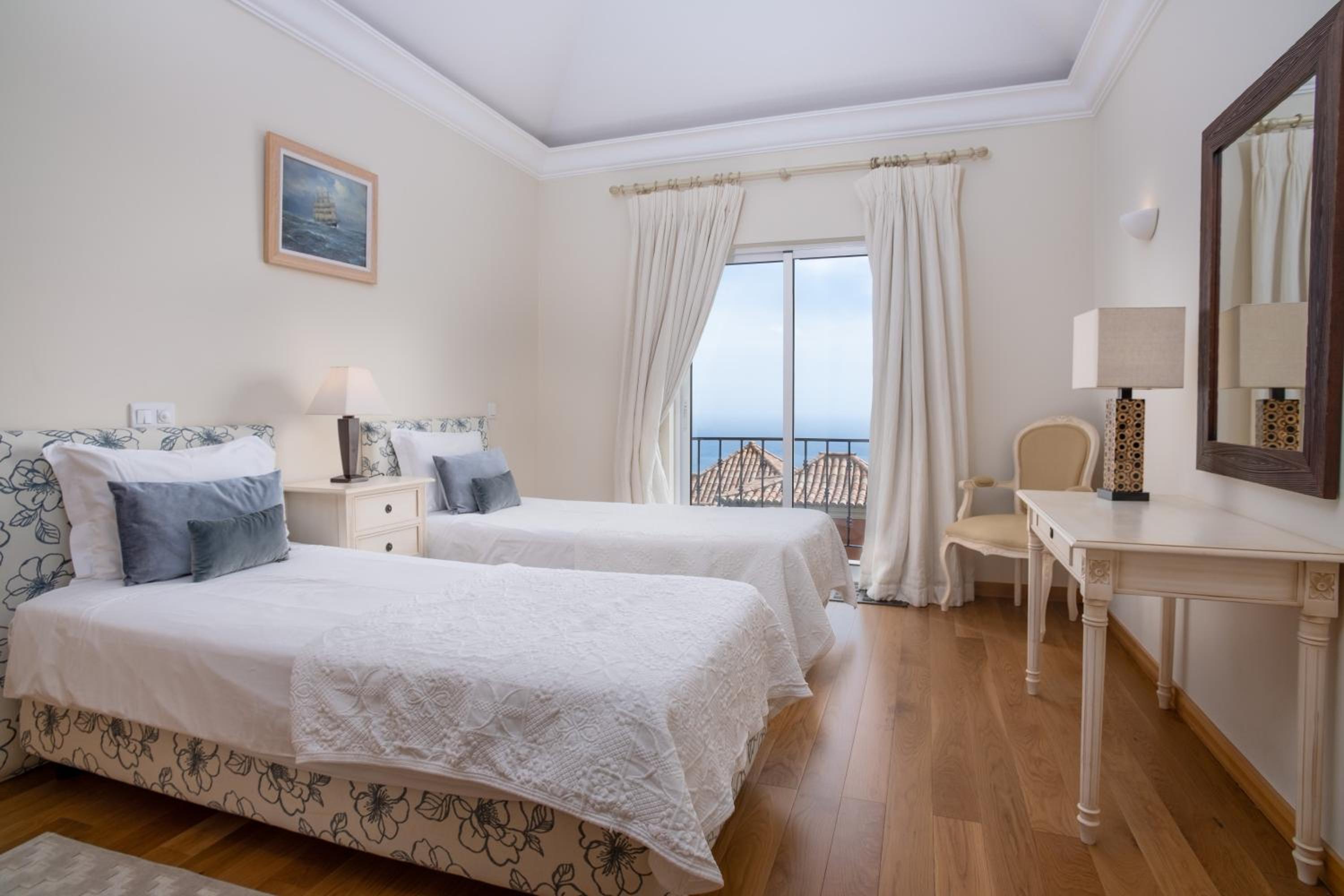 Two-Bedroom Apartment with Sea View photo 2
