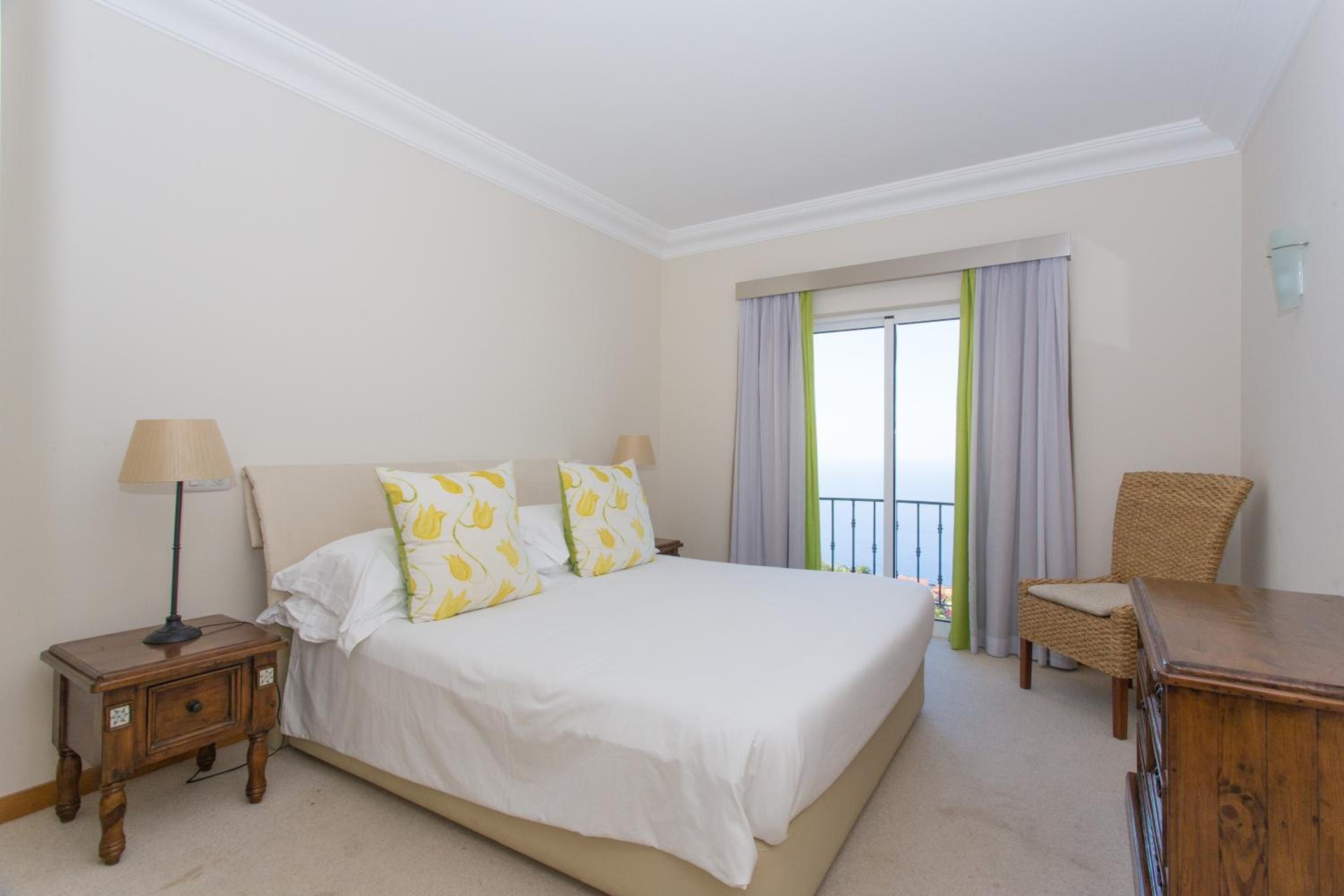 Two-Bedroom Apartment with Sea View photo 3