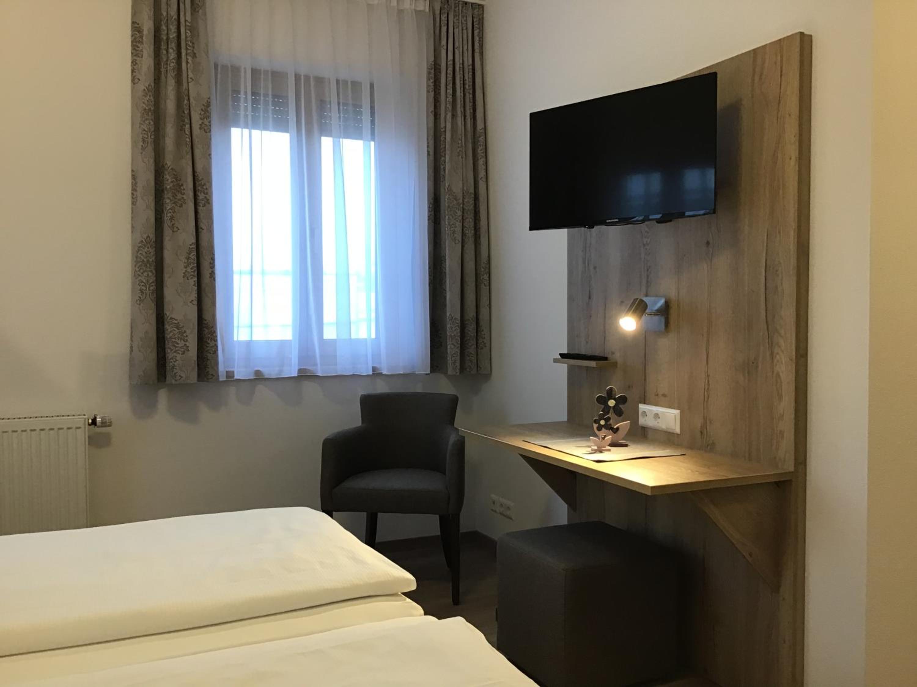 Double Room - Photo 11