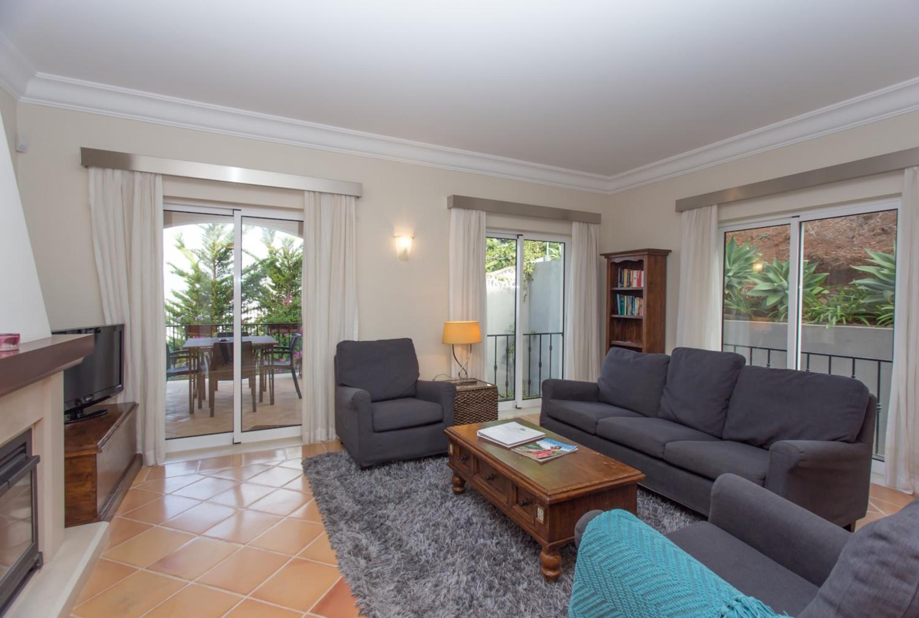 Apartamento de Dois Quartos com Vista para o Mar e Funchal