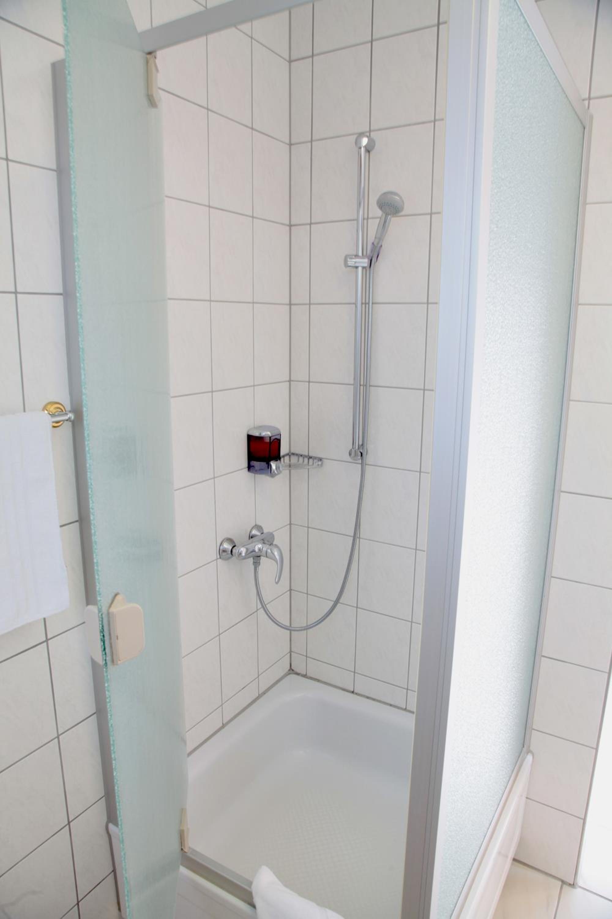 Twin Room - Photo 2